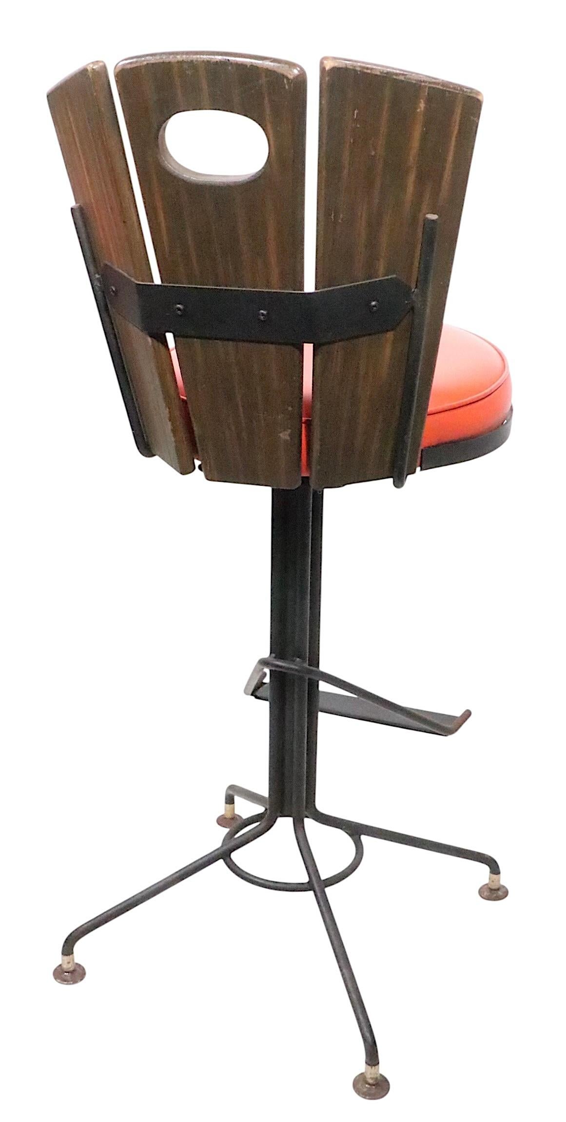 Set of Six Mid Century Swivel Bar Stools att. to Richard McCarthy circa 1960/70s For Sale 10