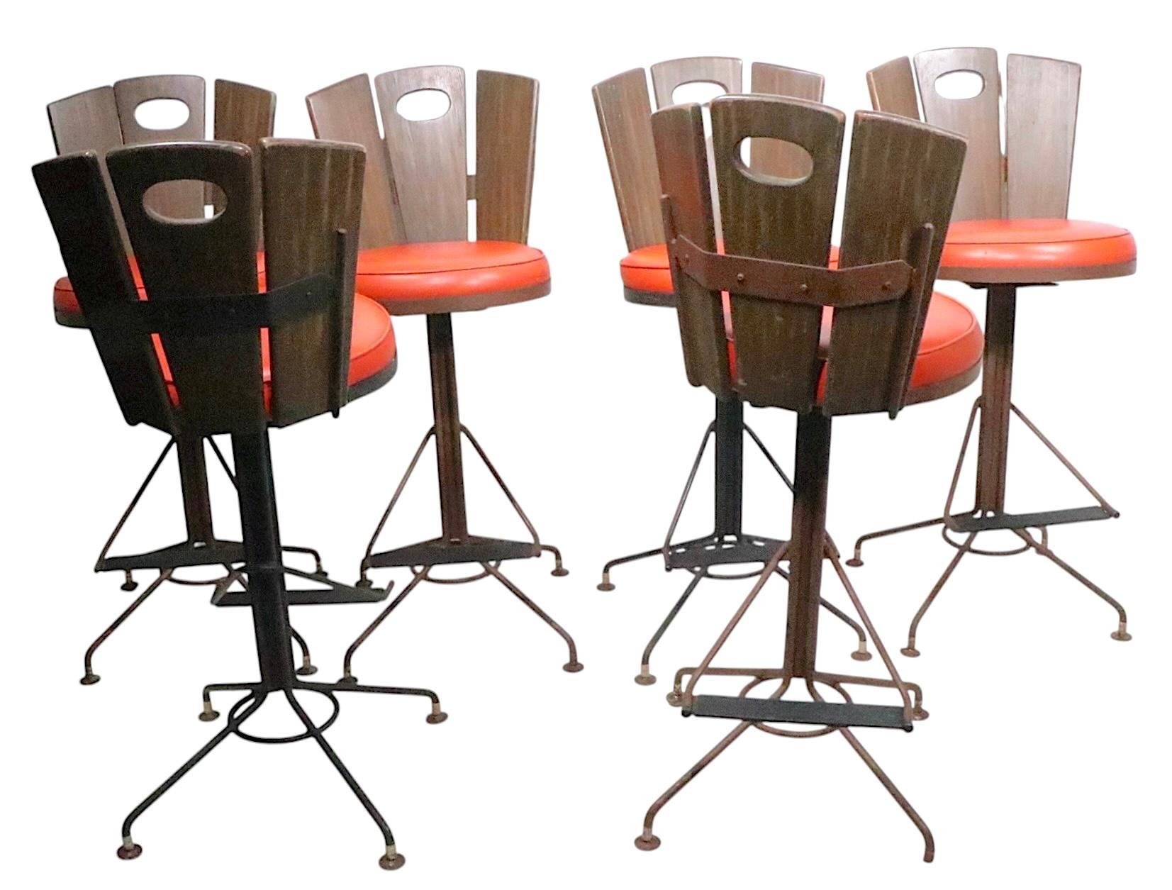 Set of Six Mid Century Swivel Bar Stools att. to Richard McCarthy circa 1960/70s For Sale 12