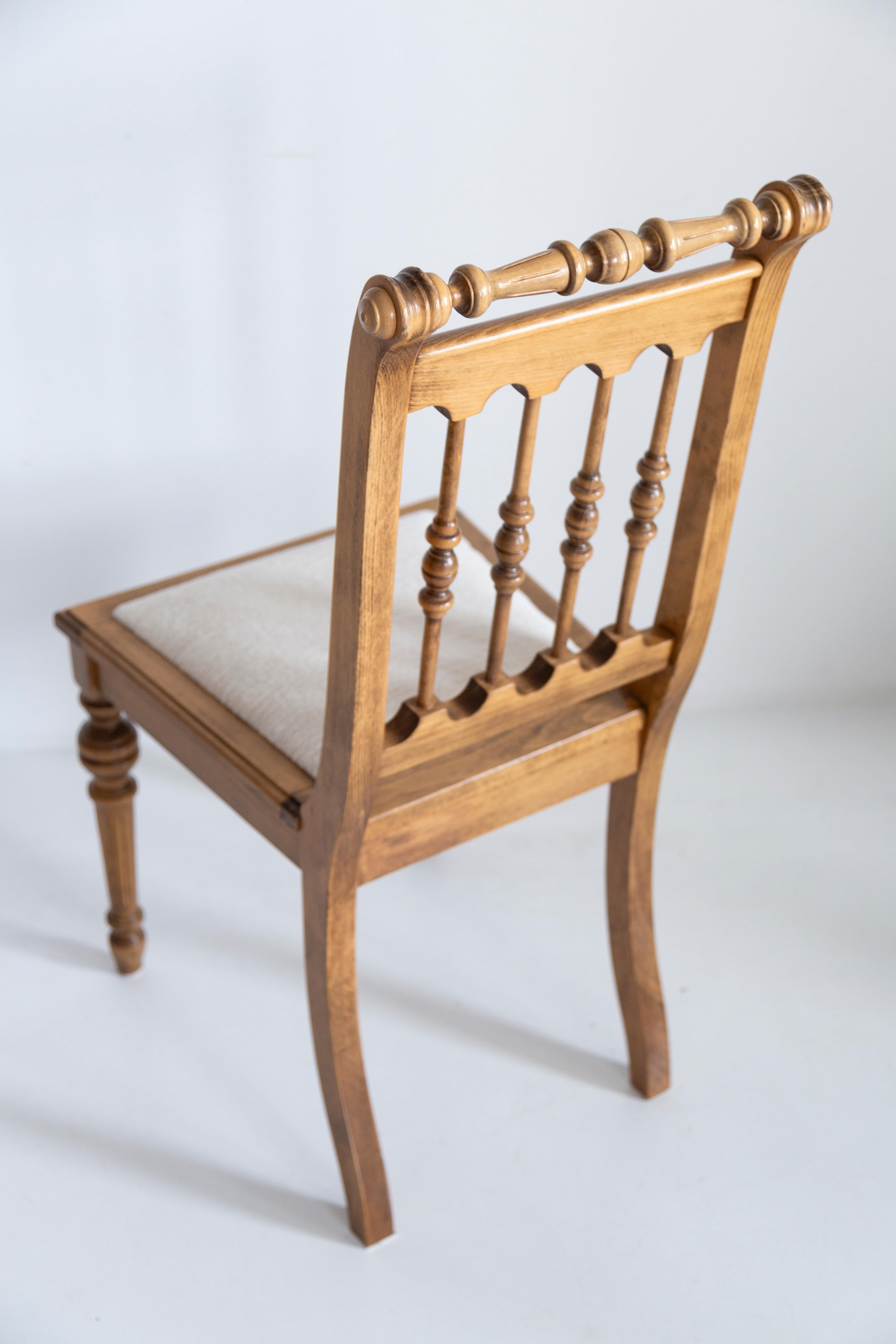 Set of Six Mid Century Unique Chairs, White Chenille, Oak Wood, Europe, 1960s For Sale 5