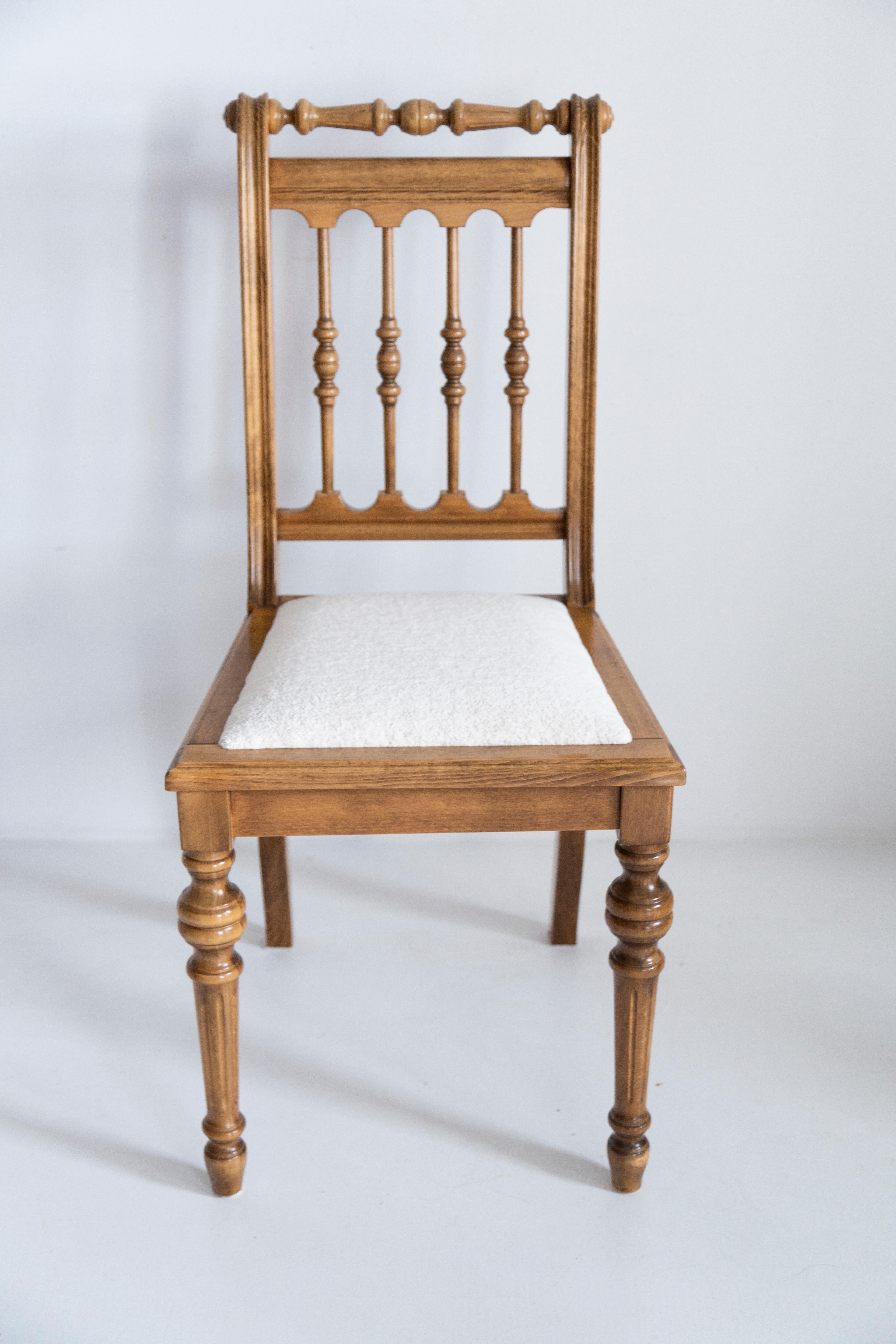 Set of Six Mid Century Unique Chairs, White Chenille, Oak Wood, Europe, 1960s For Sale 6