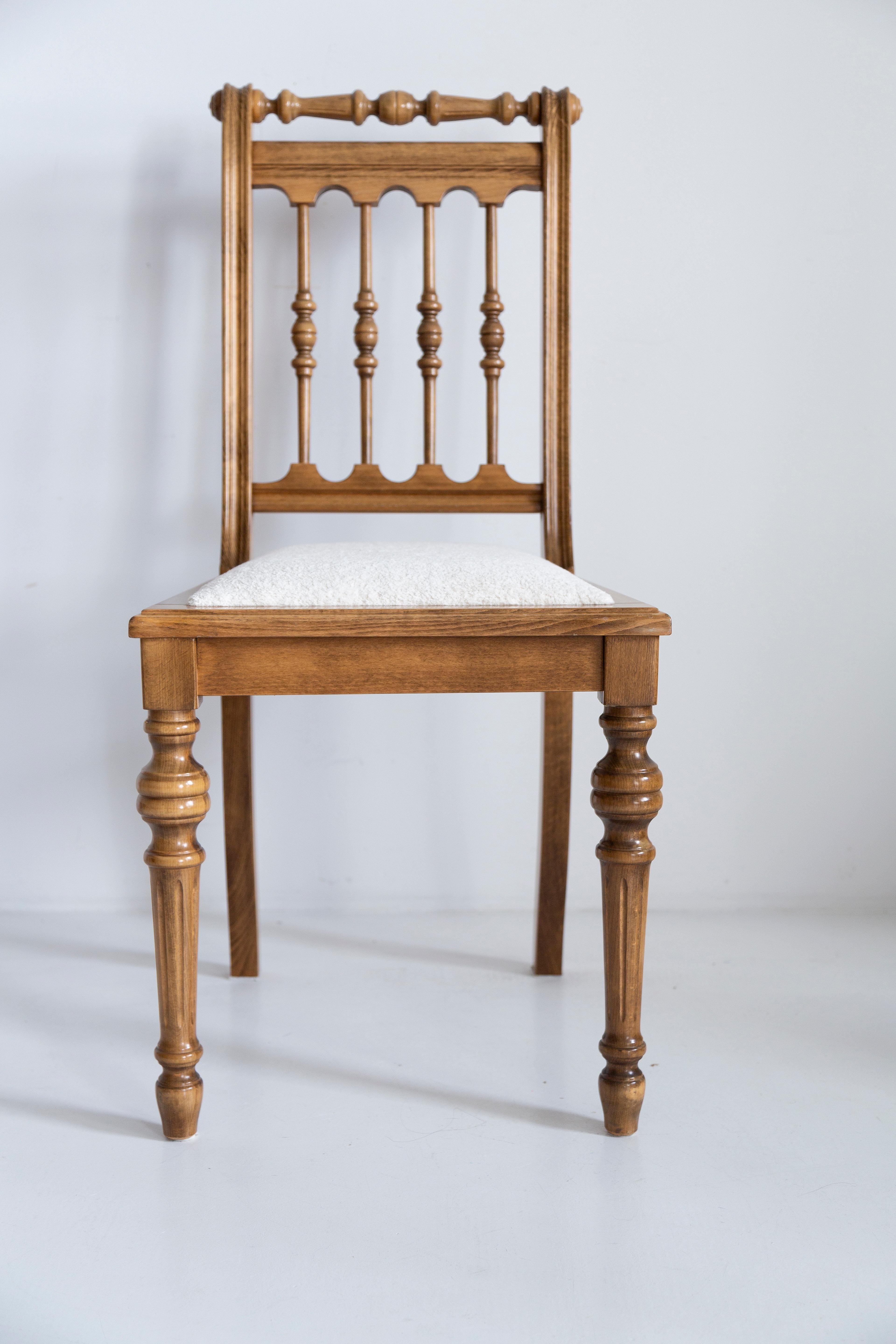 Set of Six Mid Century Unique Chairs, White Chenille, Oak Wood, Europe, 1960s For Sale 7