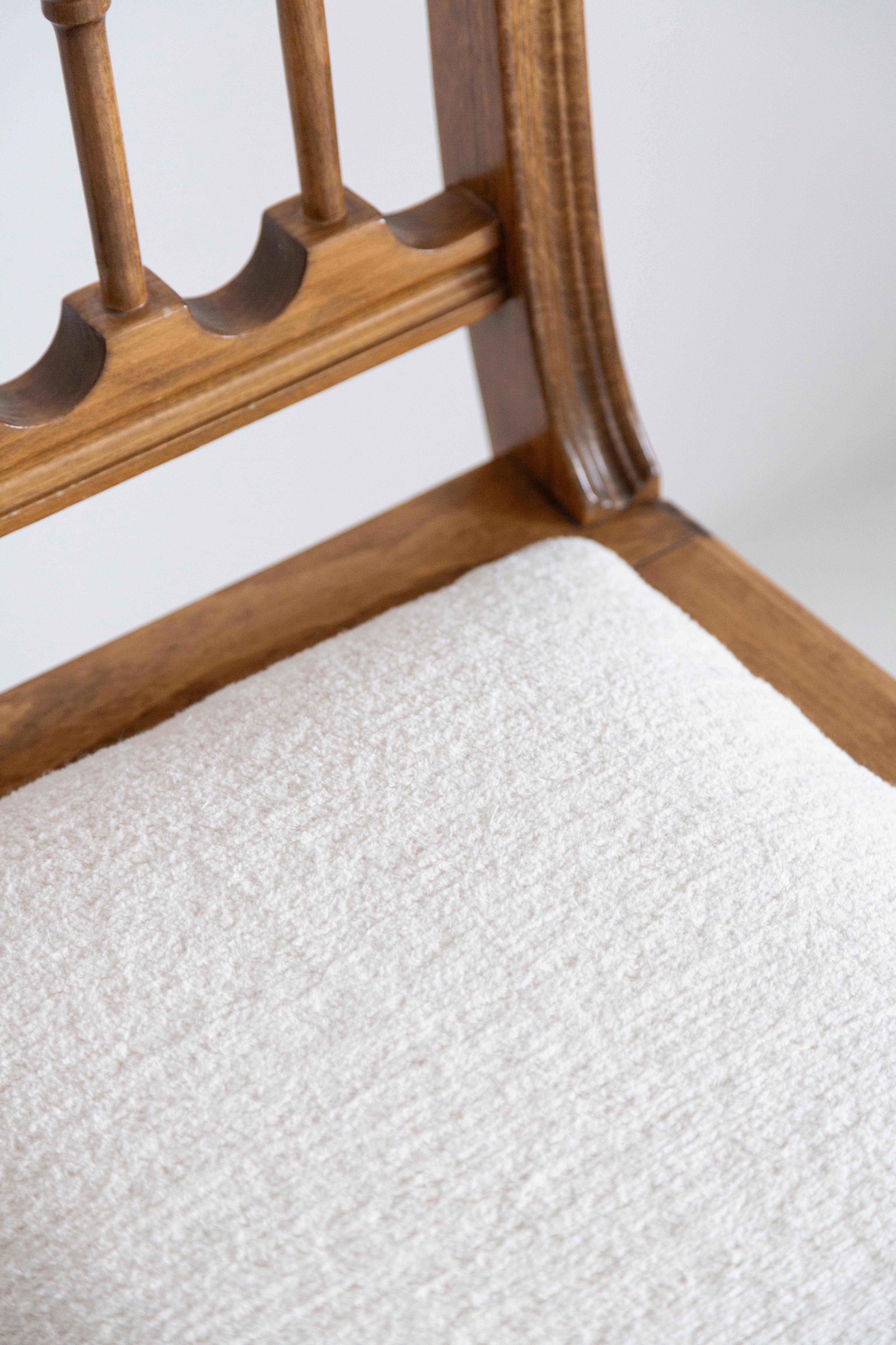 Set of Six Mid Century Unique Chairs, White Chenille, Oak Wood, Europe, 1960s For Sale 8