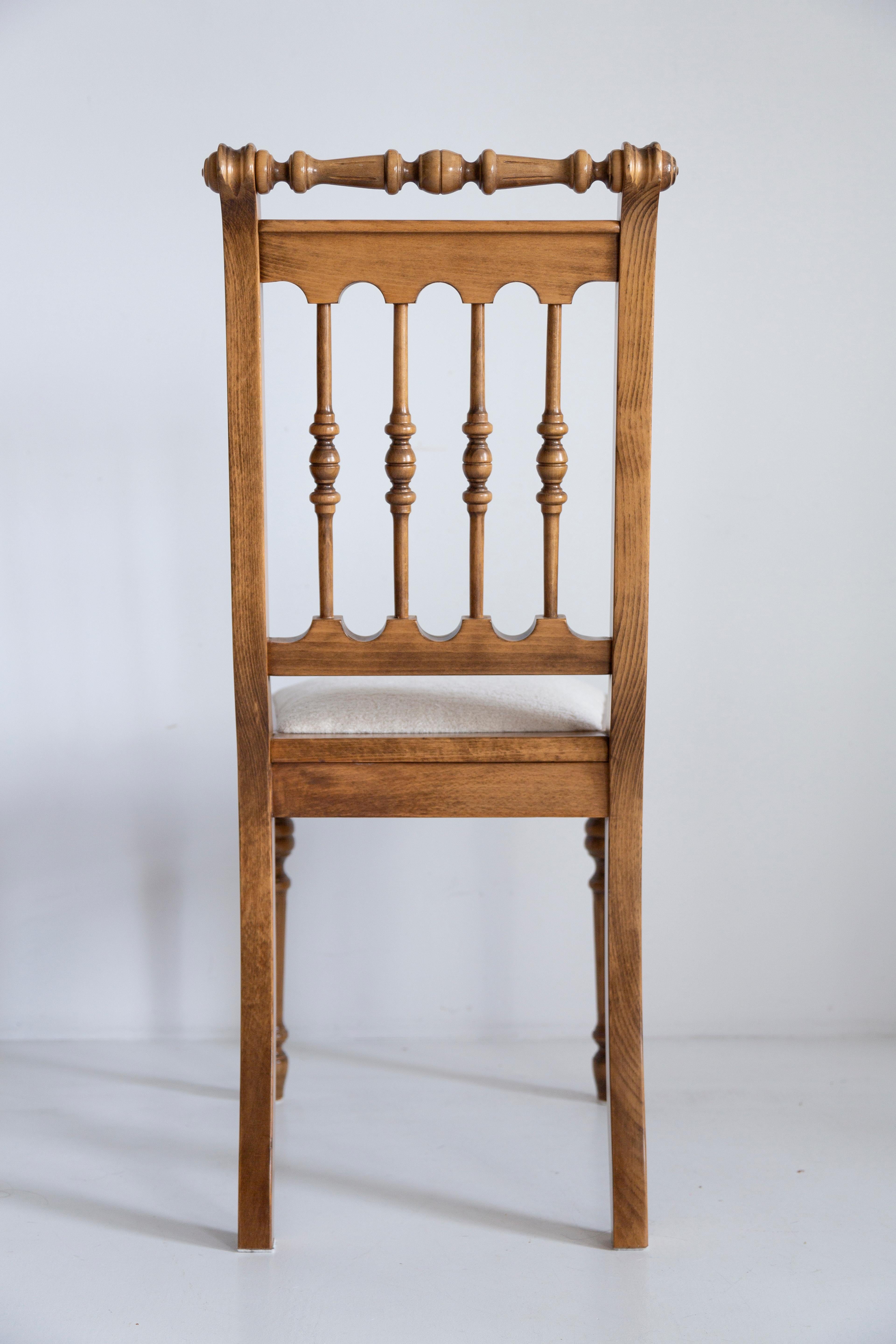 Set of Six Mid Century Unique Chairs, White Chenille, Oak Wood, Europe, 1960s For Sale 3