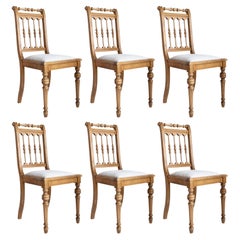 Conjunto de seis sillas únicas de mediados de siglo, chenilla blanca, madera de roble, Europa, años 60