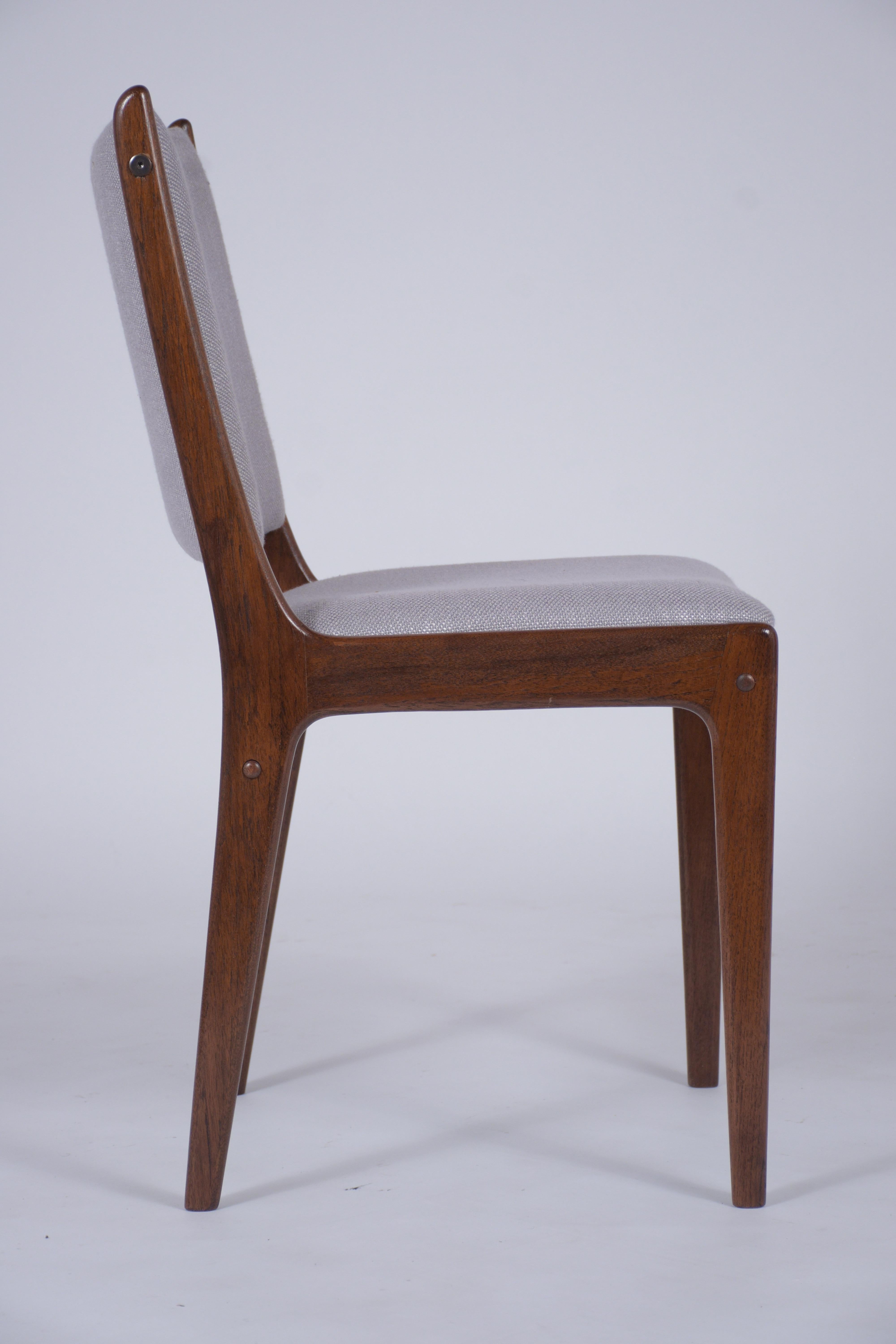Set of Six Mid Century Modern Walnut Dining Chairs 1