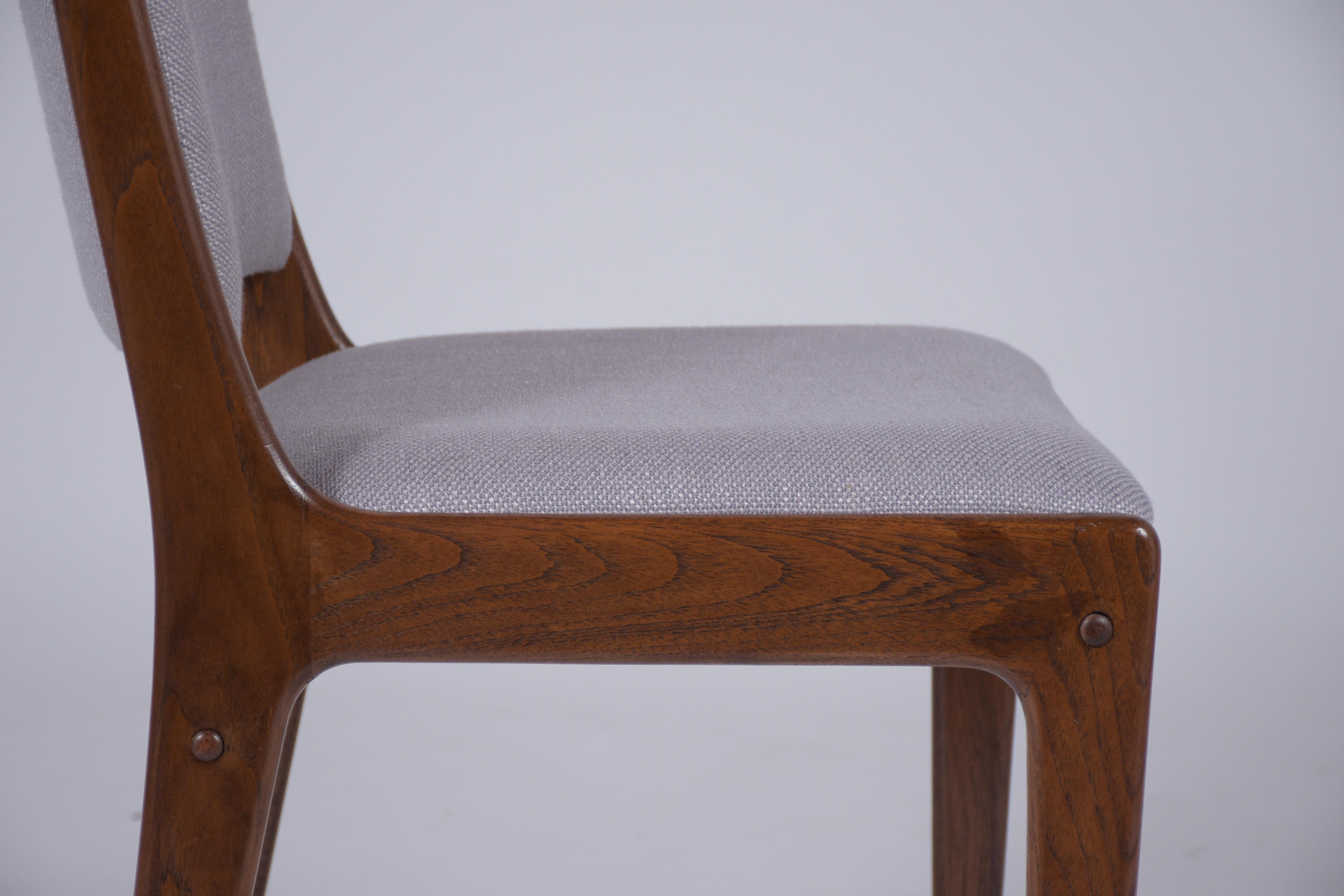 Set of Six Mid Century Modern Walnut Dining Chairs 3