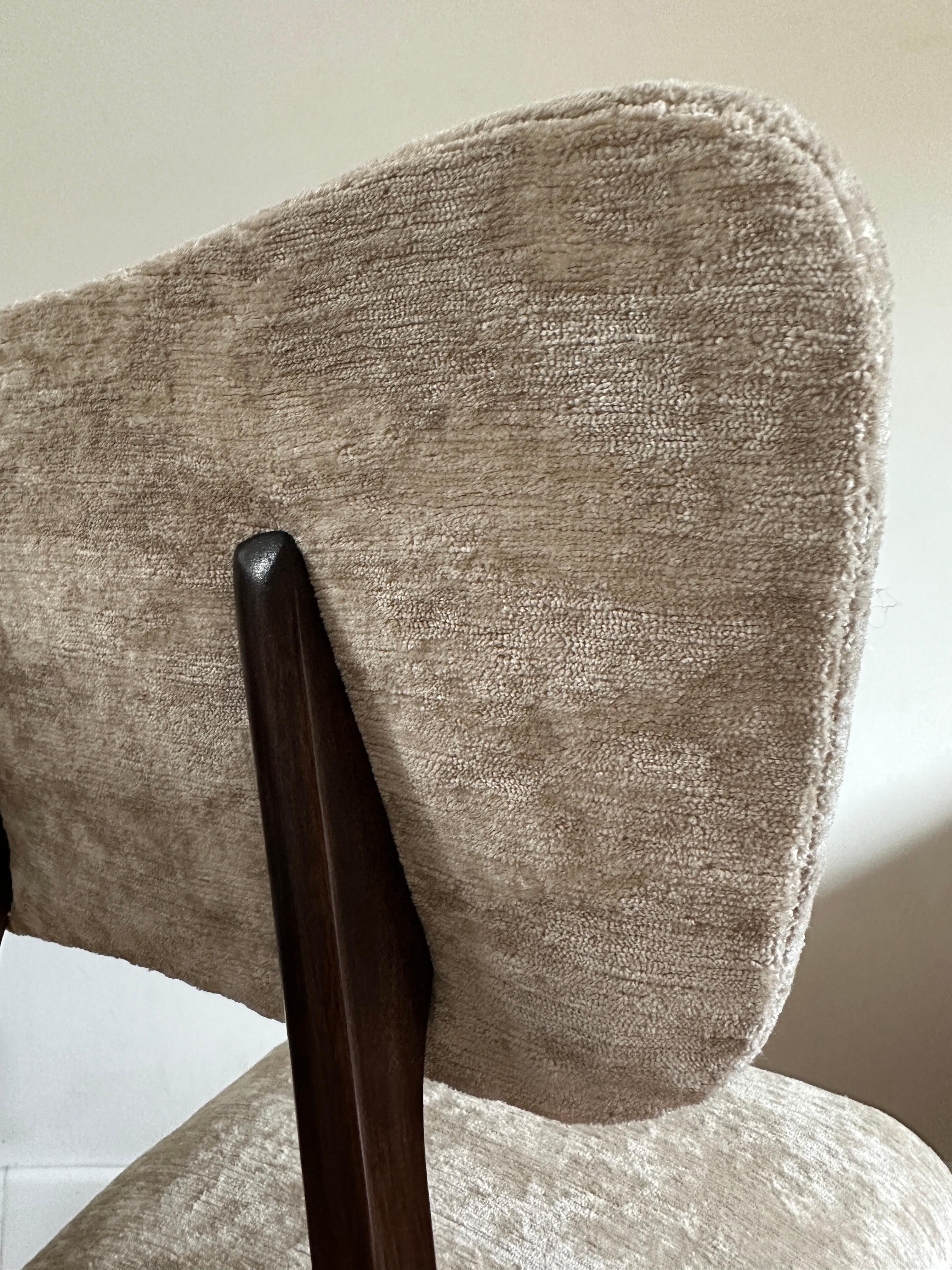 Set of Six Midcentury Butterfly Dining Chairs, in Beige Velvet, Europe, 1960s In Excellent Condition For Sale In WARSZAWA, 14