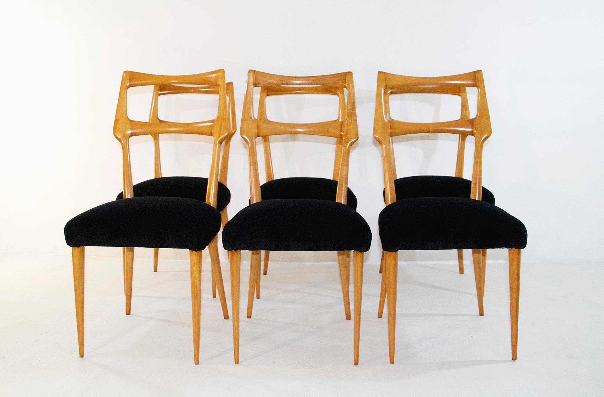 Conjunto de seis sillas de comedor de mediados de siglo en arce, Italia en venta 2
