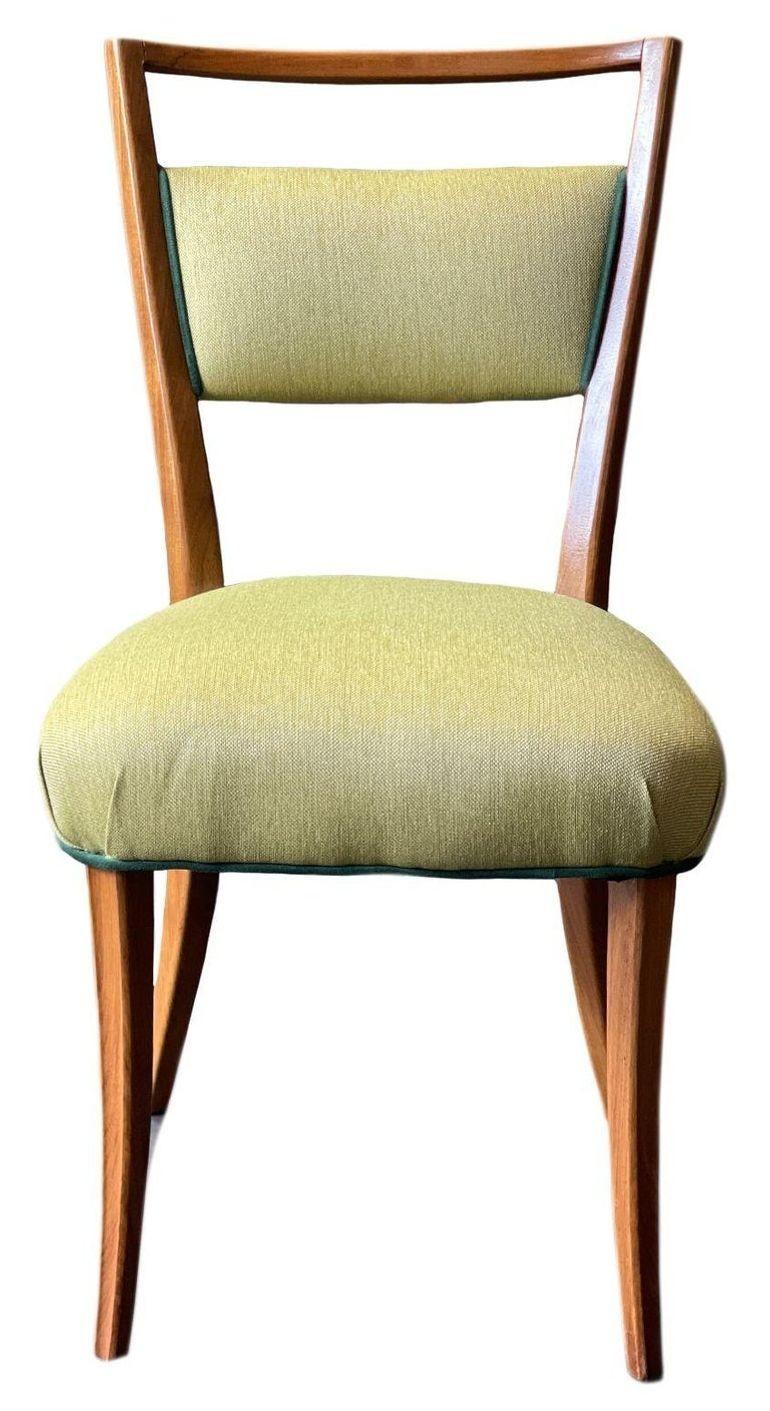 Ensemble de six chaises de salle à manger du milieu du siècle dans le style de Carlo Molino. Fabriqué en Italie, c. I.C.
*Nouvellement tapissée 
Dimensions :
35,5 
