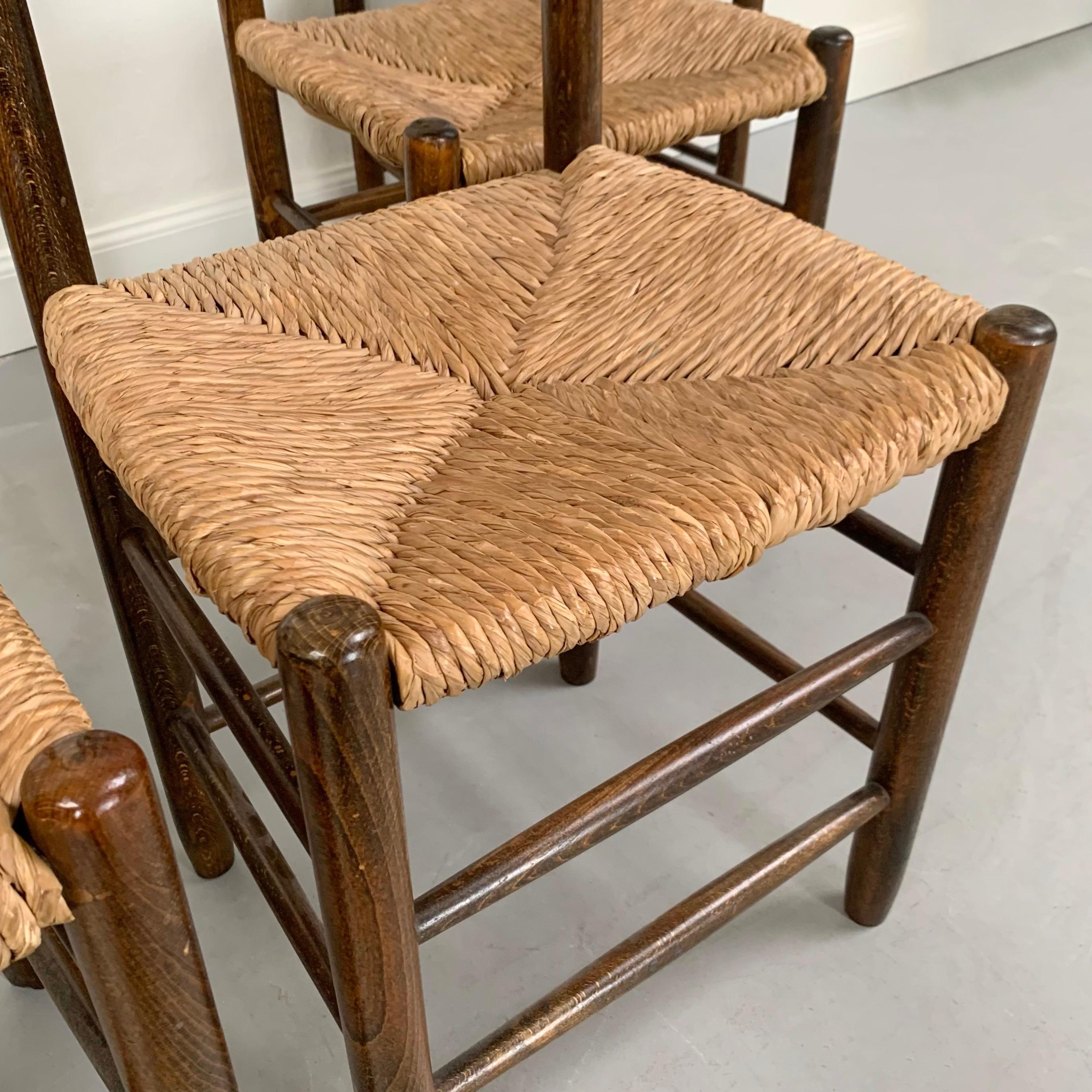 Set di sei sedie in quercia e paglia del Medioevo, circa 1960, Francia. in vendita 10
