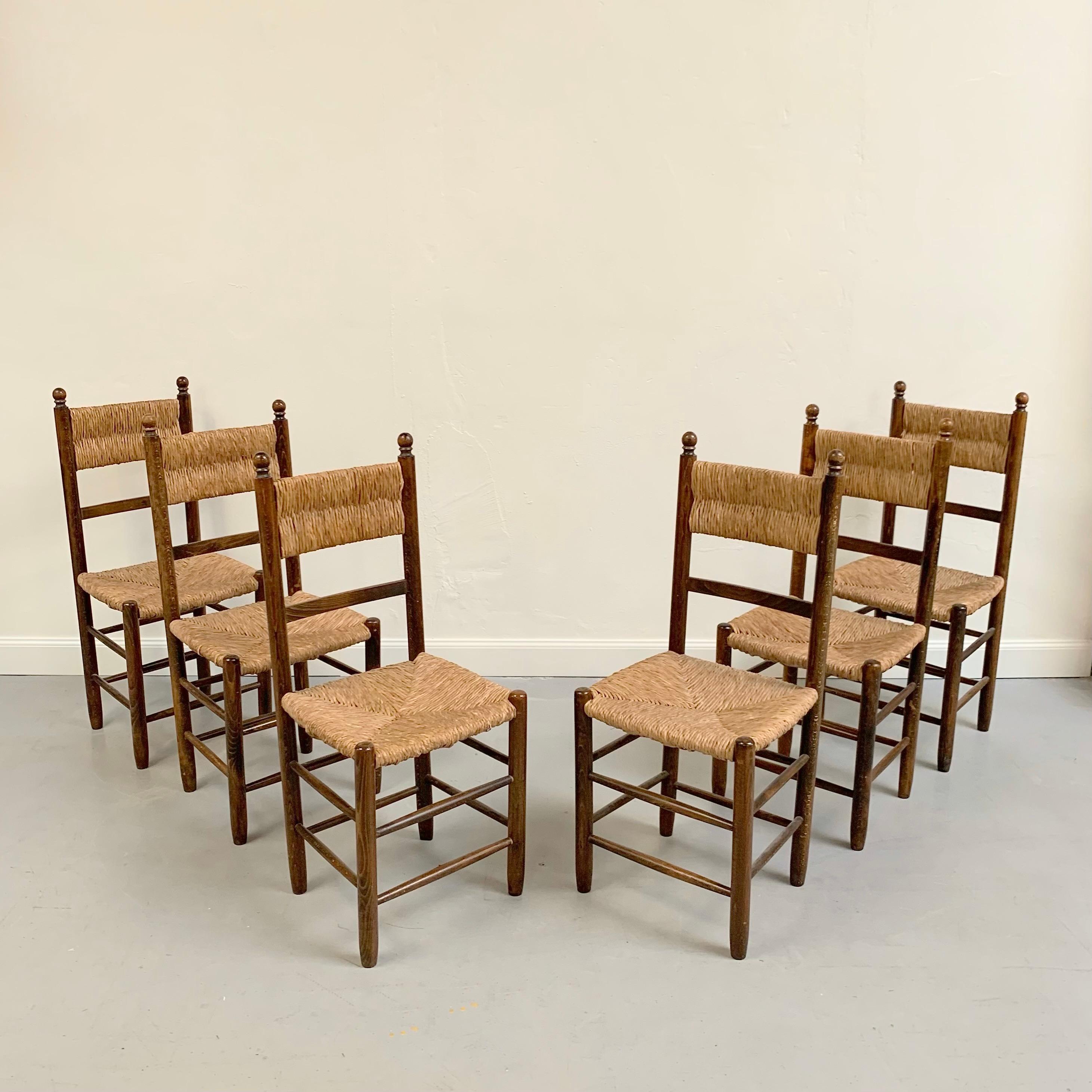 Elegante set di sei sedie, 1960 circa, Francia.
Oak, sedile originale in paglia.
Dimensioni: 98 cm H, 42 cm L, 38 cm P, altezza della seduta 45 cm.
Bel set in buone condizioni originali.
Tutti gli acquisti sono coperti dalla nostra Garanzia di