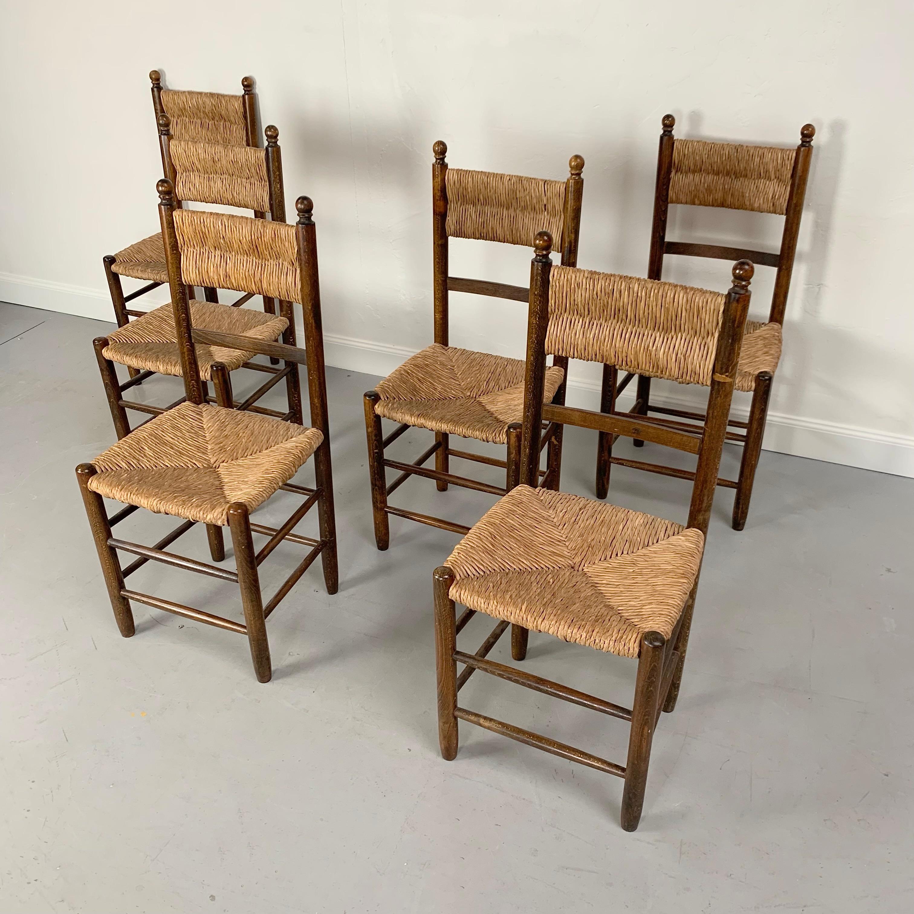 Paglia Set di sei sedie in quercia e paglia del Medioevo, circa 1960, Francia. in vendita