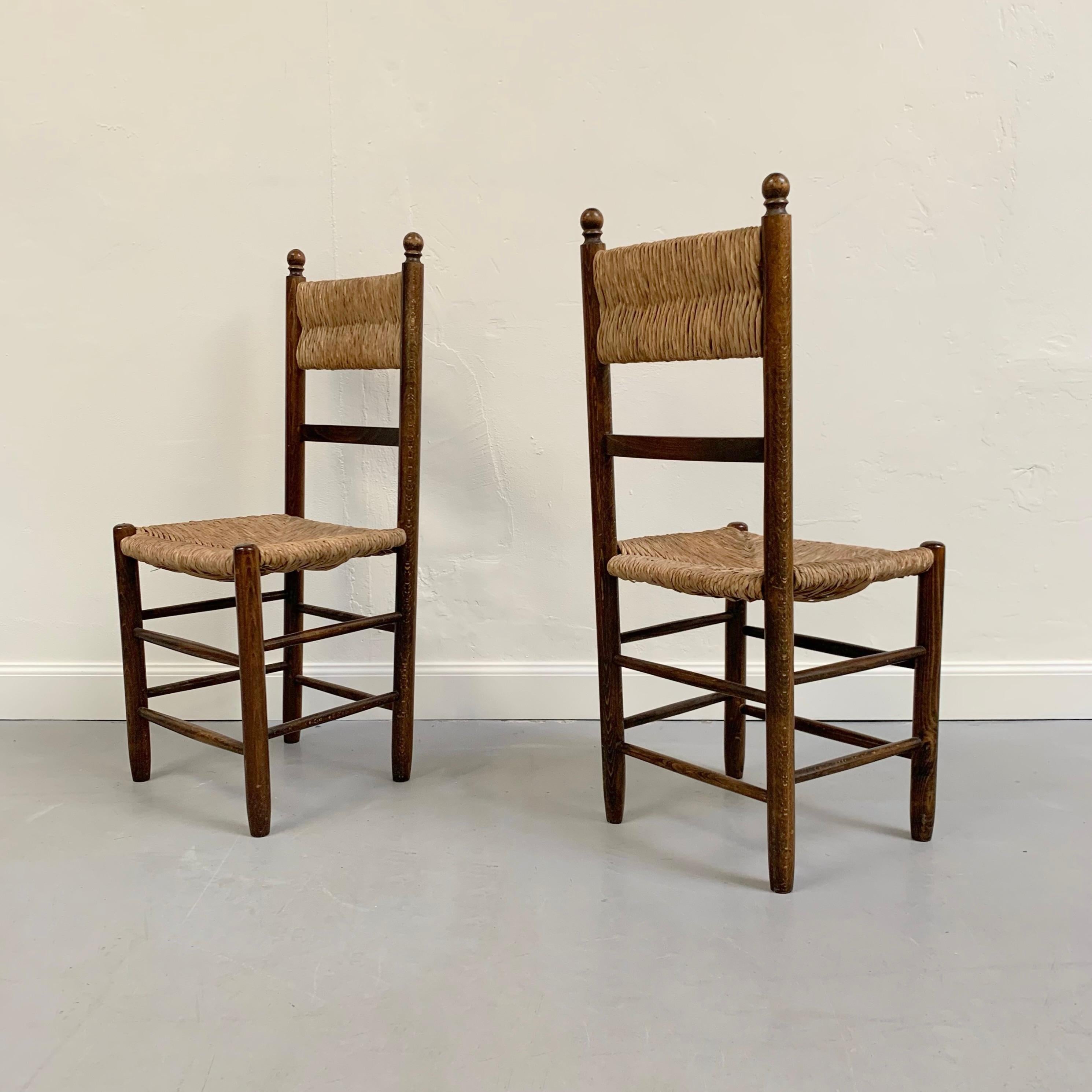 Set di sei sedie in quercia e paglia del Medioevo, circa 1960, Francia. in vendita 2