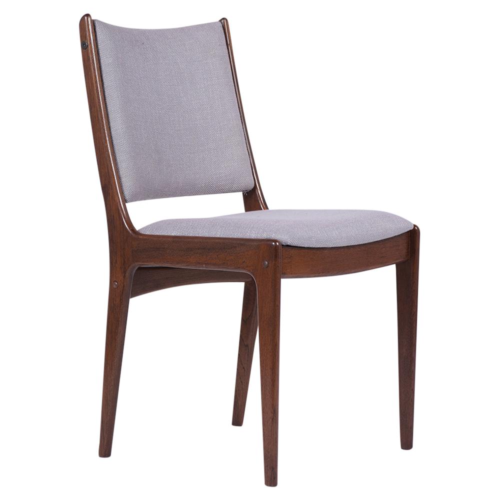 Set of Six Mid Century Modern Walnut Dining Chairs In Good Condition In Los Angeles, CA