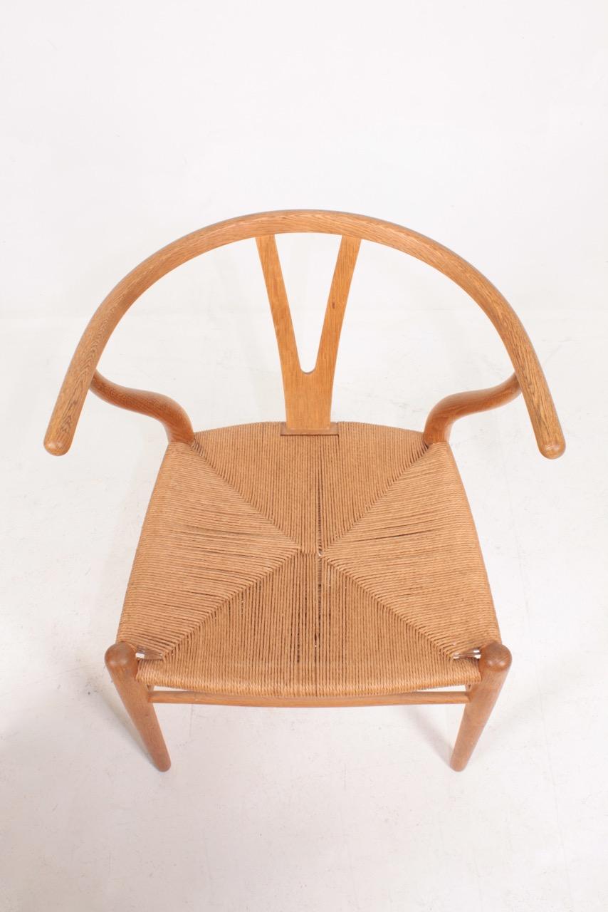 Scandinavian Modern Set of Six Midcentury Wishbone Chairs in Patinated Oak by Hans Wegner, 1960s