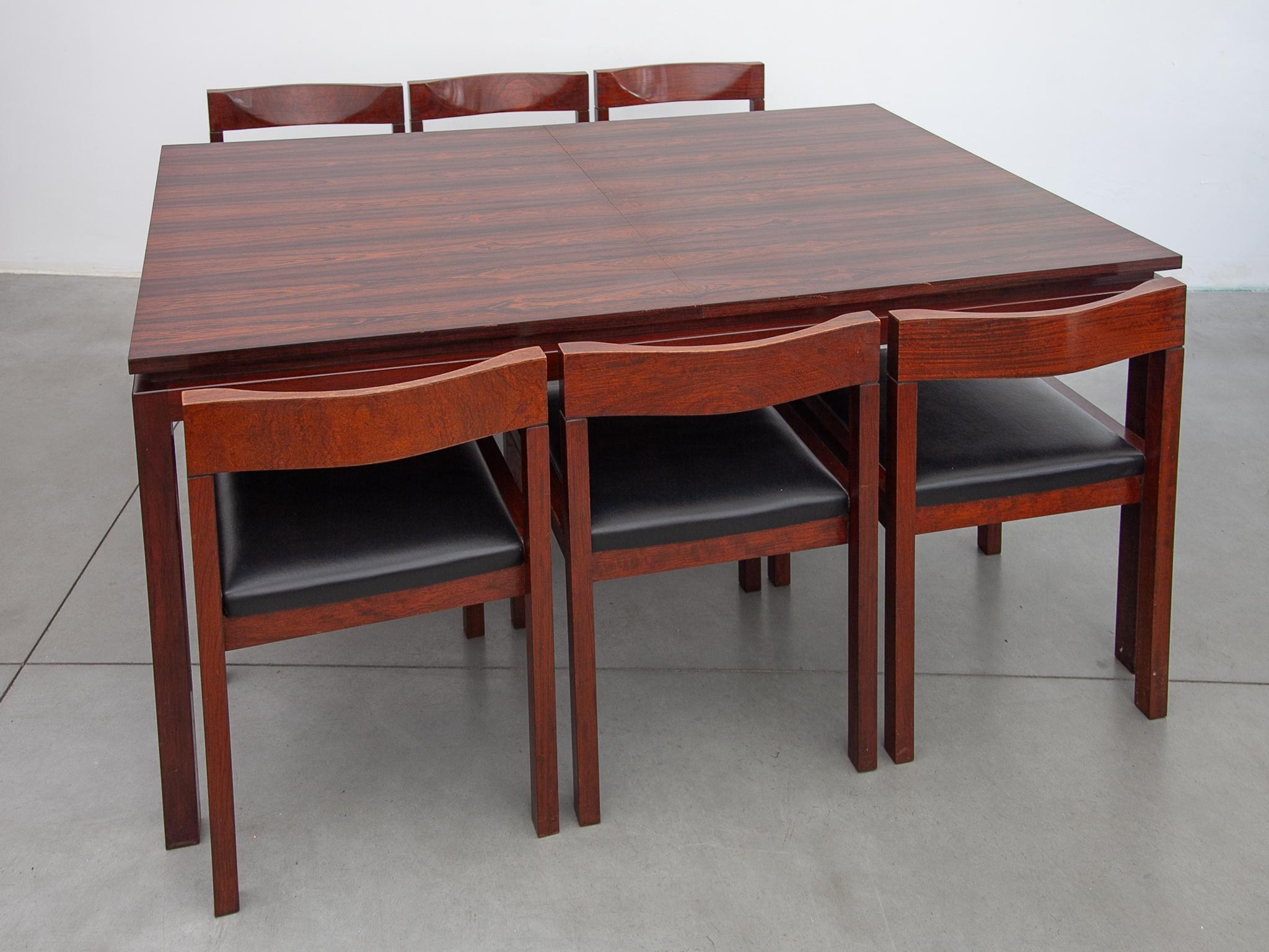 Rare ensemble de six chaises de salle à manger d'inspiration Bauhaus Modèle n° 506 conçu par l'architecte Alfred Hendrickx et fabriqué par Belform, Malines, Belgique, 1961. Cadre de forme carrée avec dossier incurvé élégant lorsqu'il est aligné les