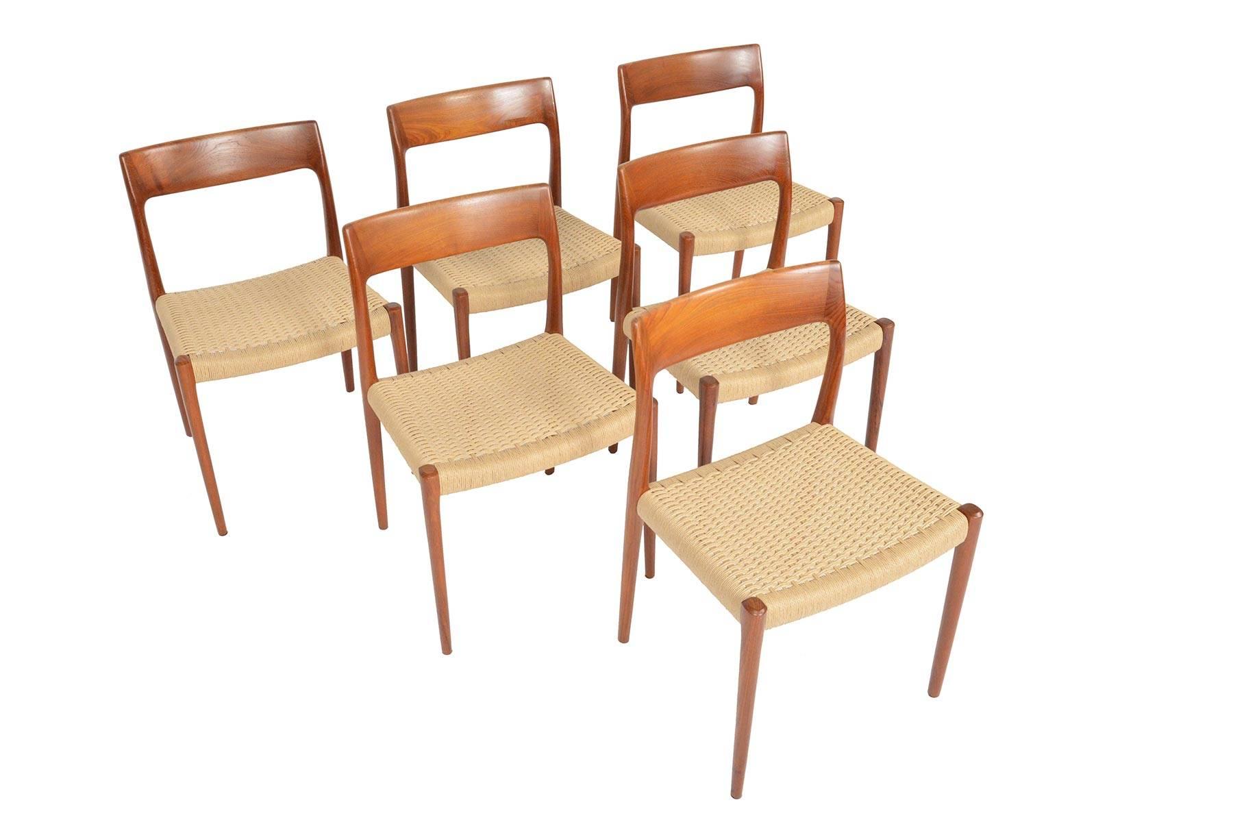 Scandinavian Modern Set of Six Møller Model 77 Dining Chairs in Teak 