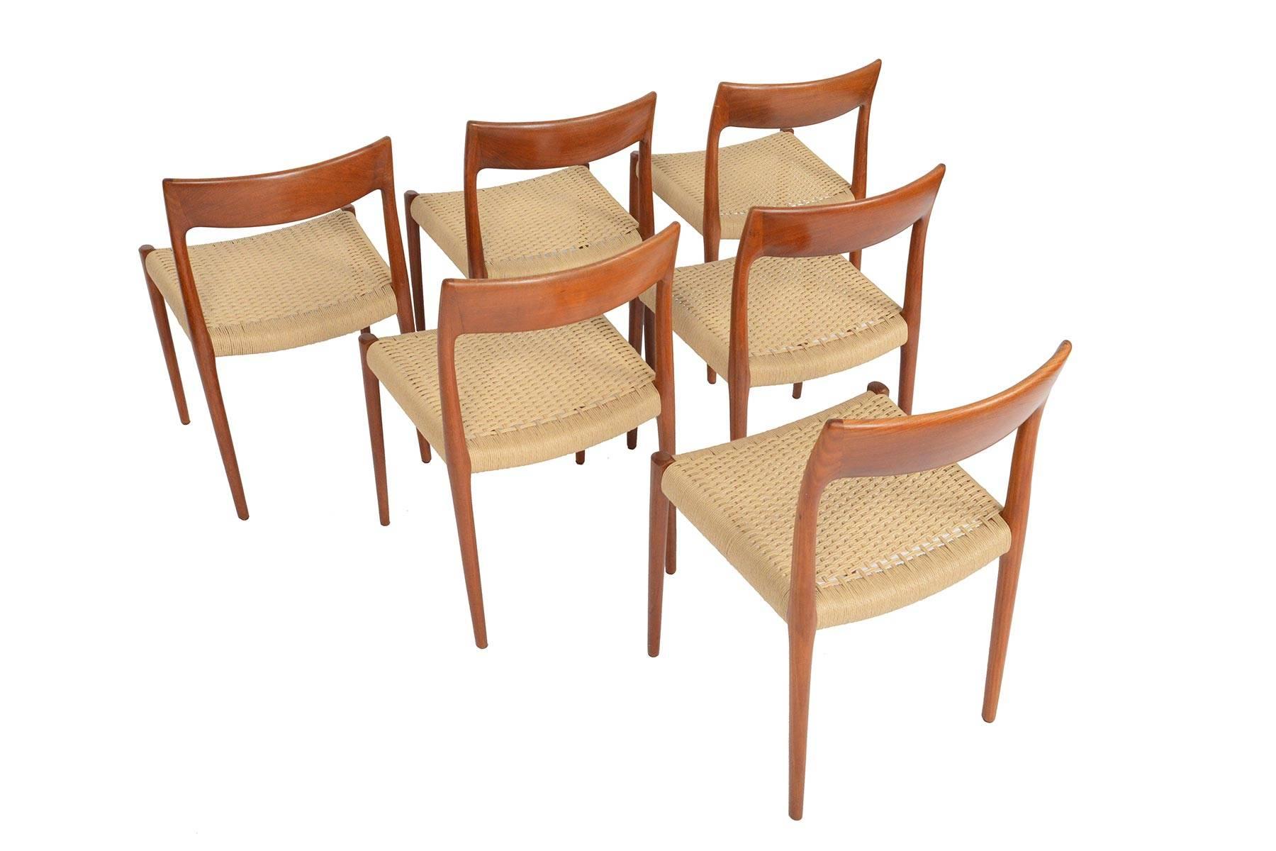 Papercord Set of Six Møller Model 77 Dining Chairs in Teak 
