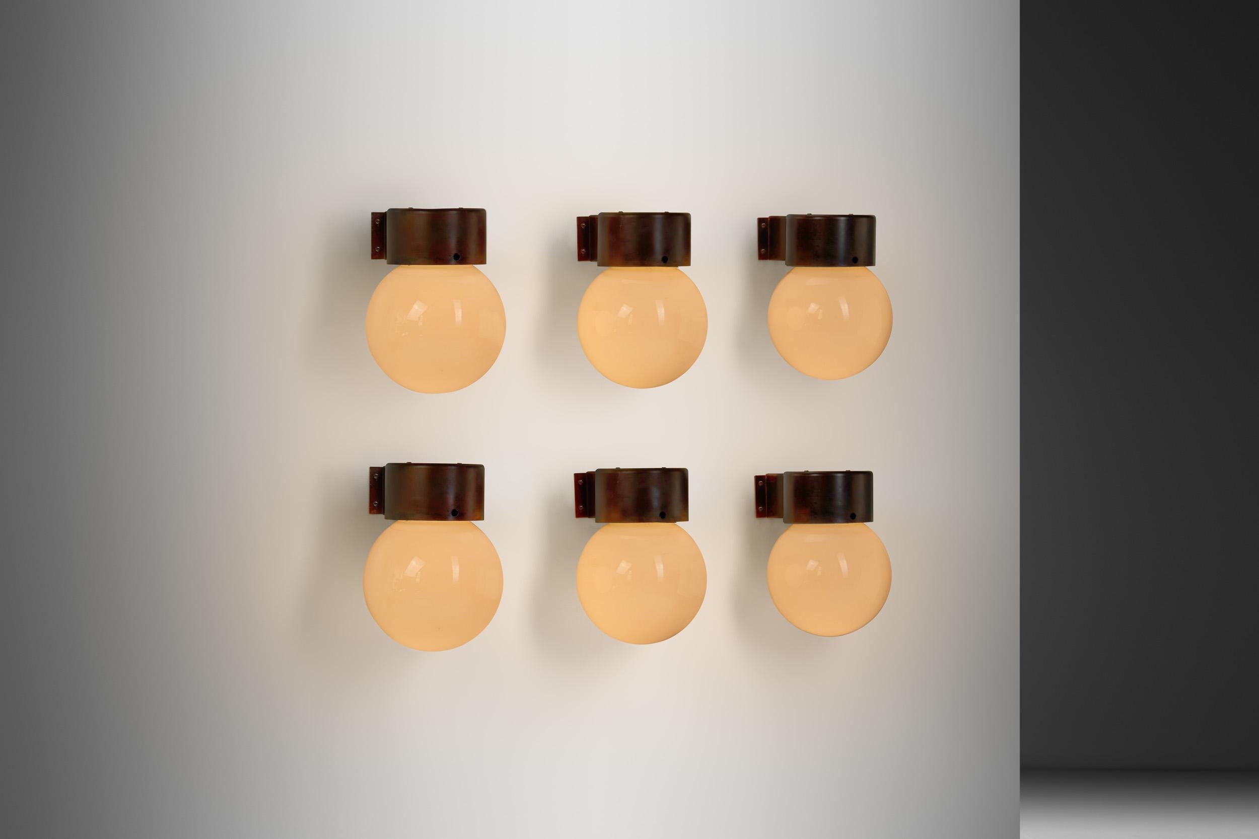 Este conjunto de seis lámparas de pared 