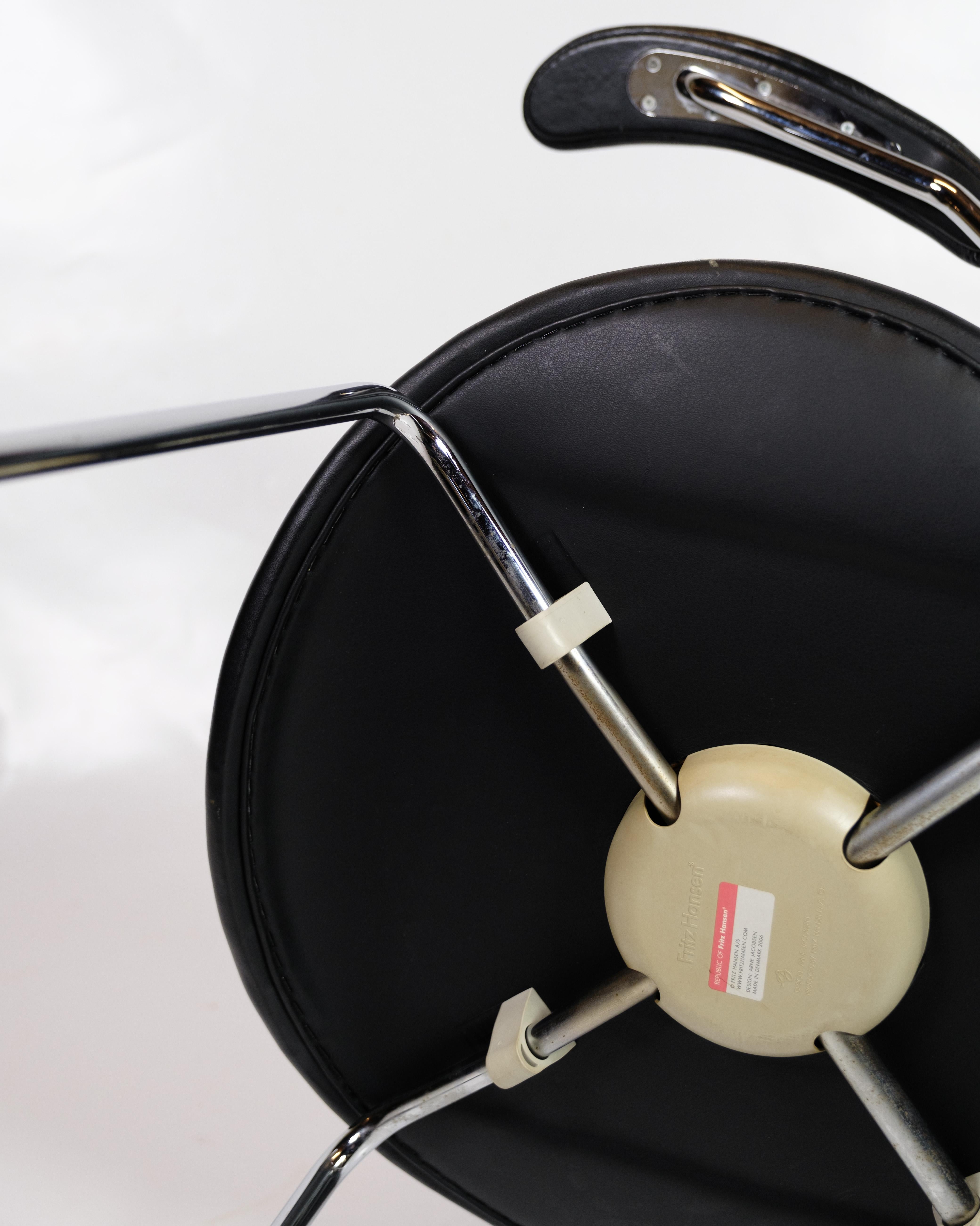 Set von sechs Serie Sieben Stühle Modell 3207 In Schwarz Leder von Arne Jacobsen im Angebot 4