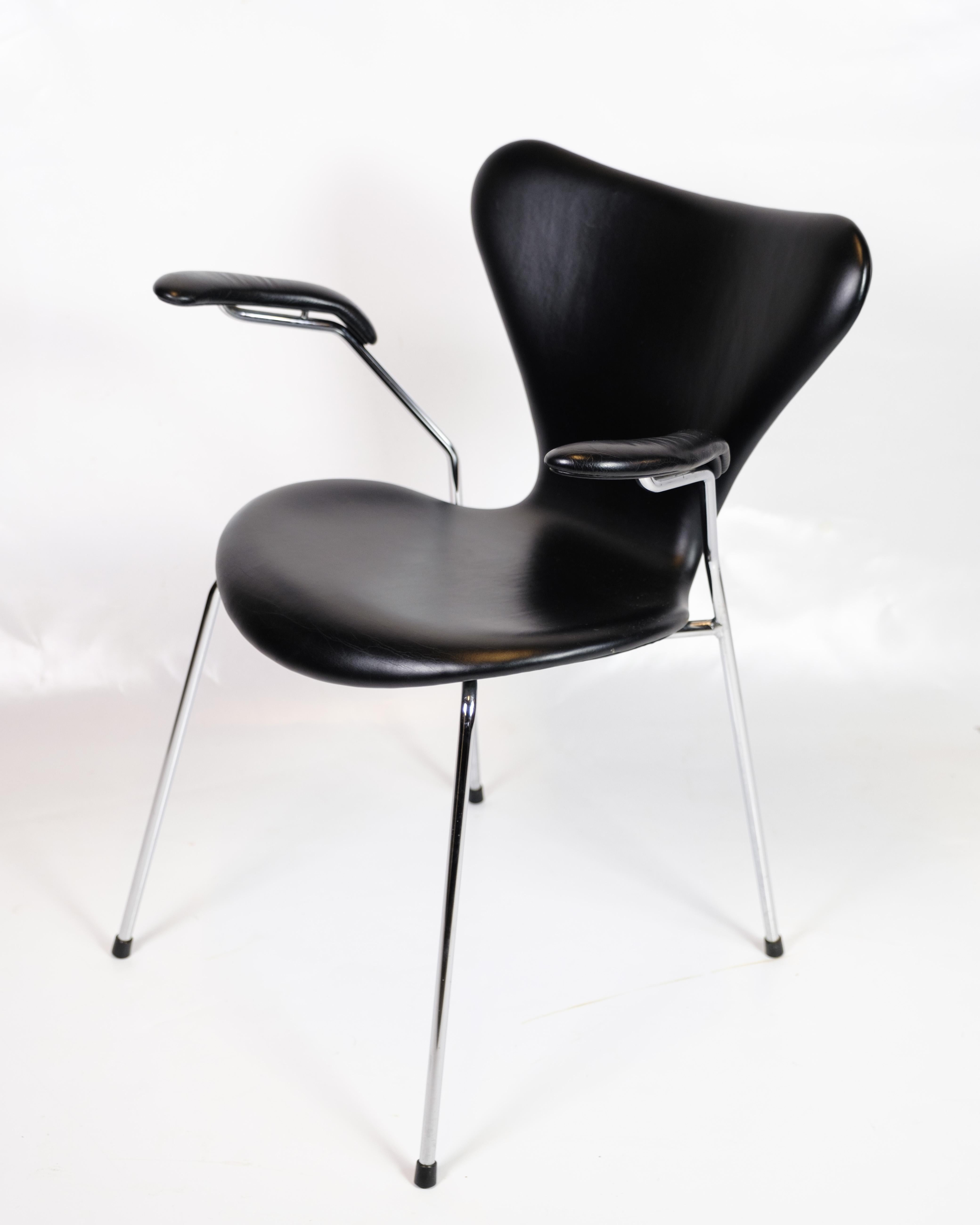 Set von sechs Serie Sieben Stühle Modell 3207 In Schwarz Leder von Arne Jacobsen (Skandinavische Moderne) im Angebot