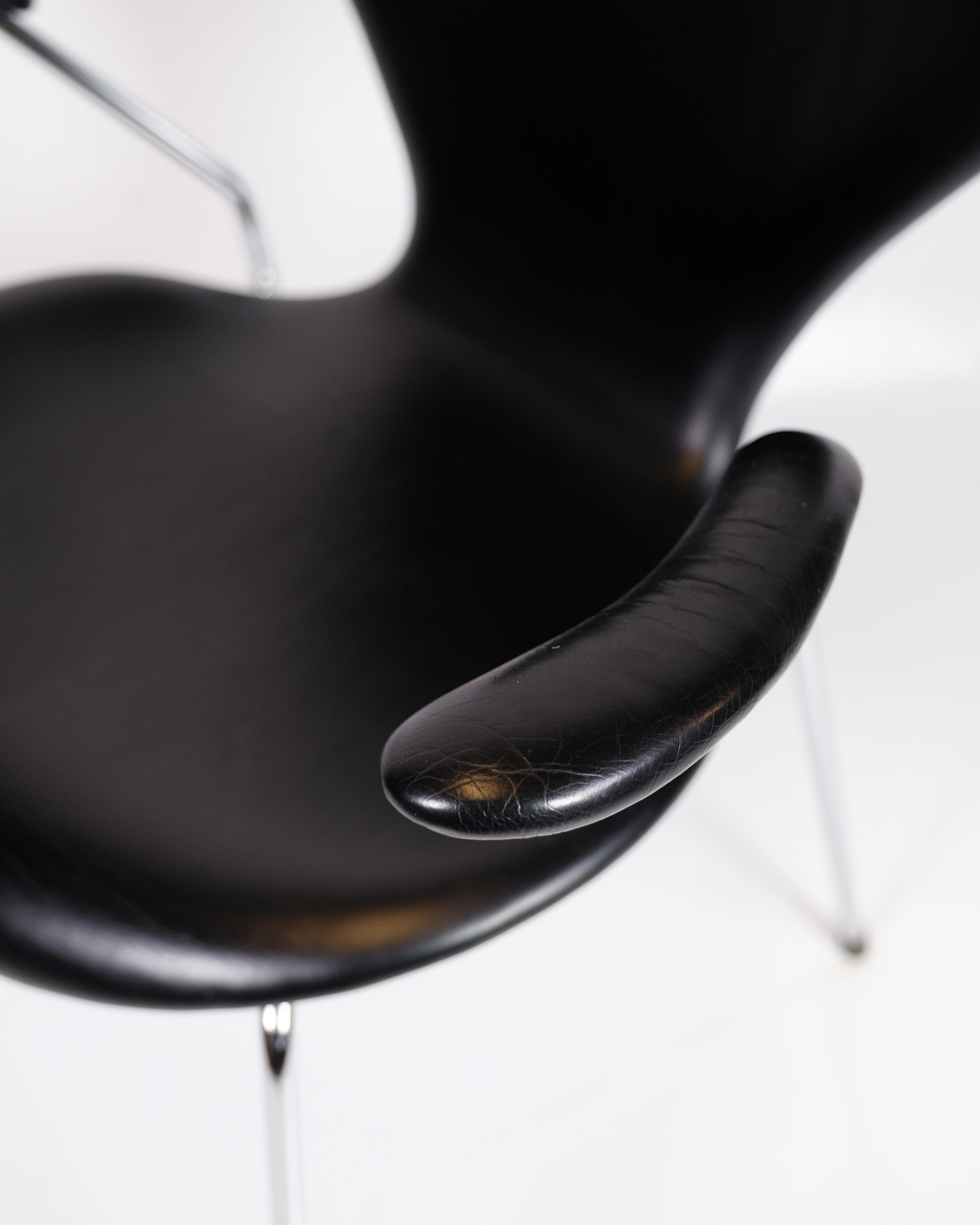 Set von sechs Serie Sieben Stühle Modell 3207 In Schwarz Leder von Arne Jacobsen im Zustand „Gut“ im Angebot in Lejre, DK