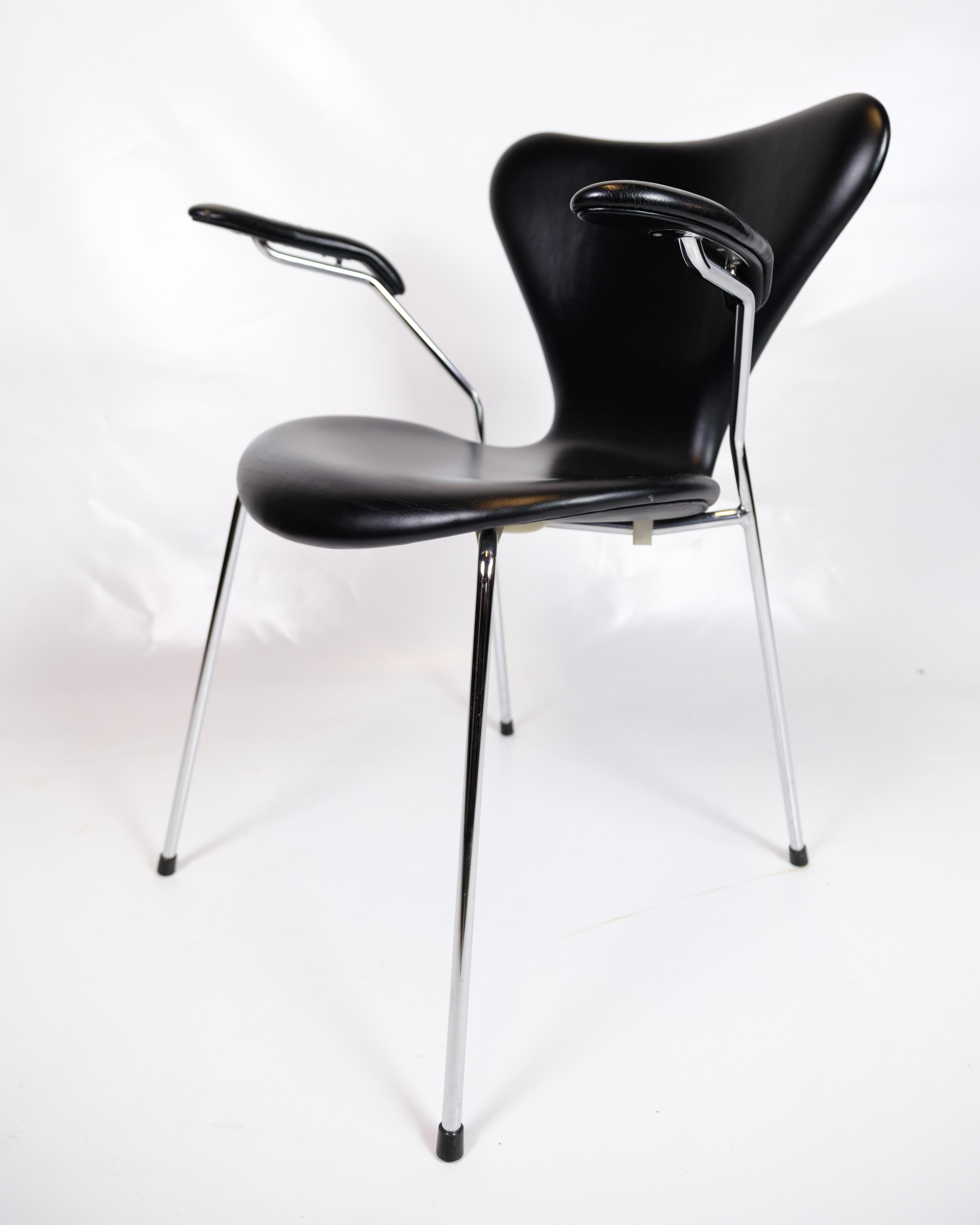 Set von sechs Serie Sieben Stühle Modell 3207 In Schwarz Leder von Arne Jacobsen (21. Jahrhundert und zeitgenössisch) im Angebot