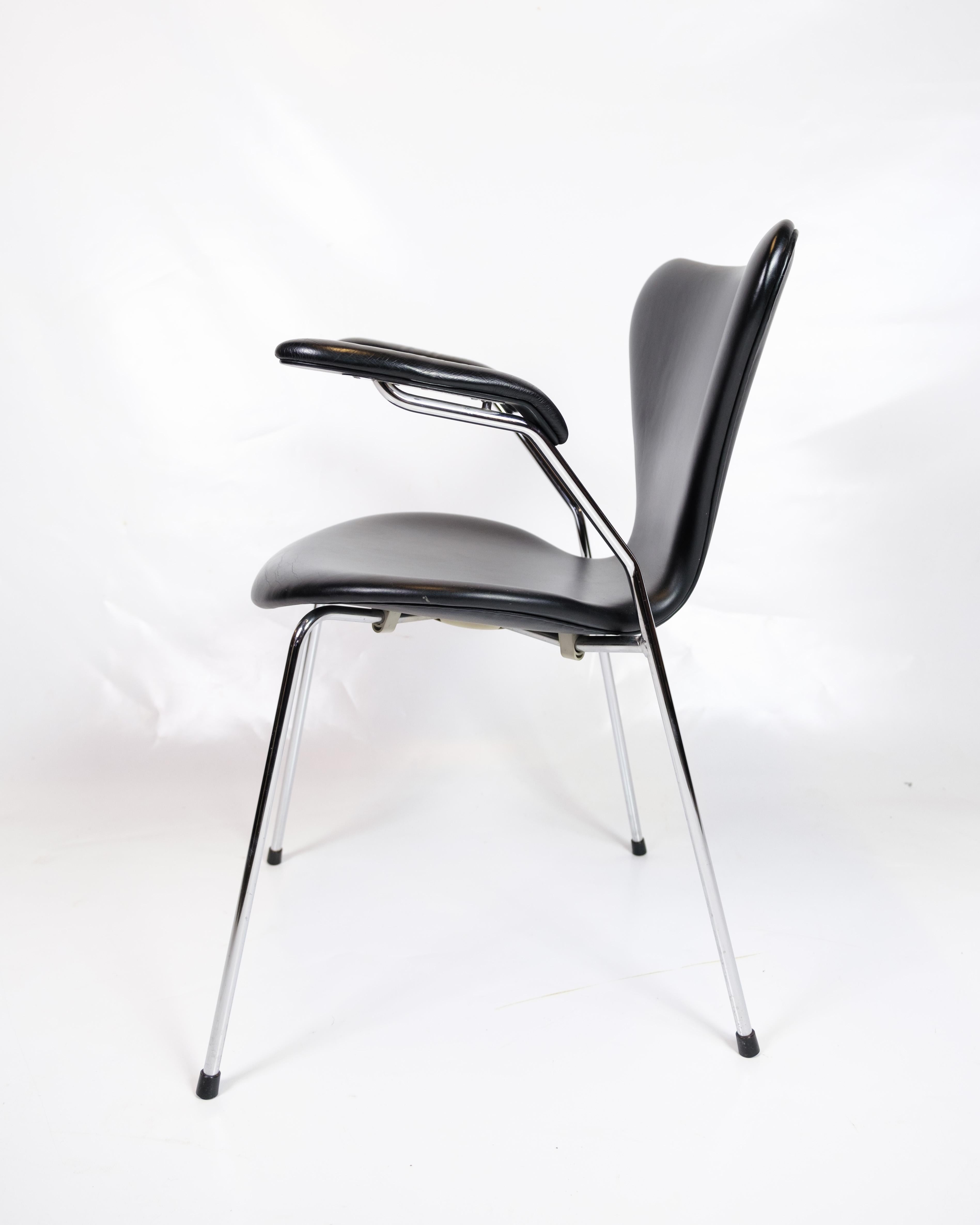 Set von sechs Serie Sieben Stühle Modell 3207 In Schwarz Leder von Arne Jacobsen im Angebot 1