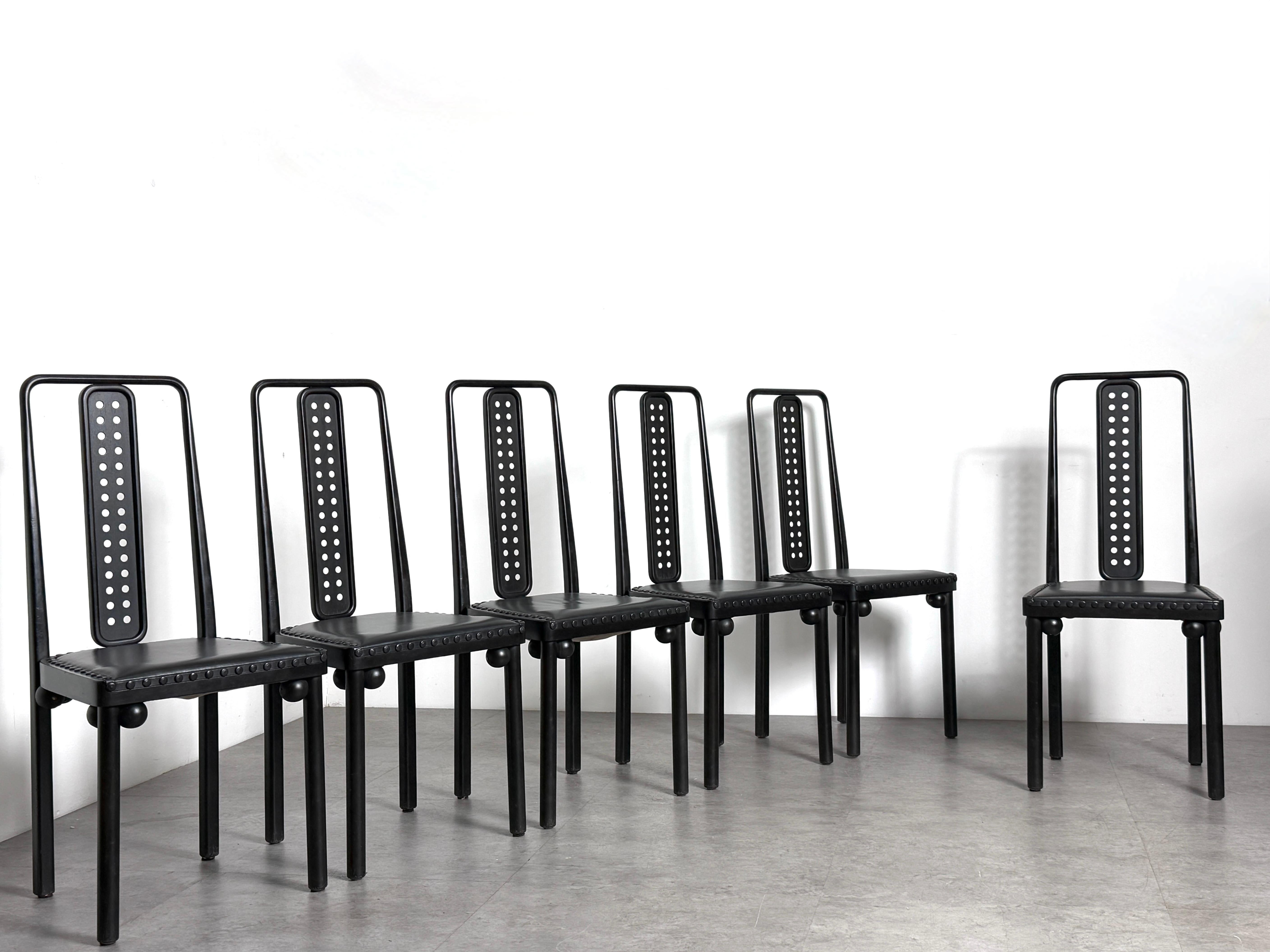 Set di 6 sedie modello 322 di Josef Hoffmann 
Originariamente progettato per la sala da pranzo del sanatorio di Purkersdorf in Austria, circa 1904.

Questo set è stato successivamente prodotto da ICF New York su licenza della Hoffmann Estate