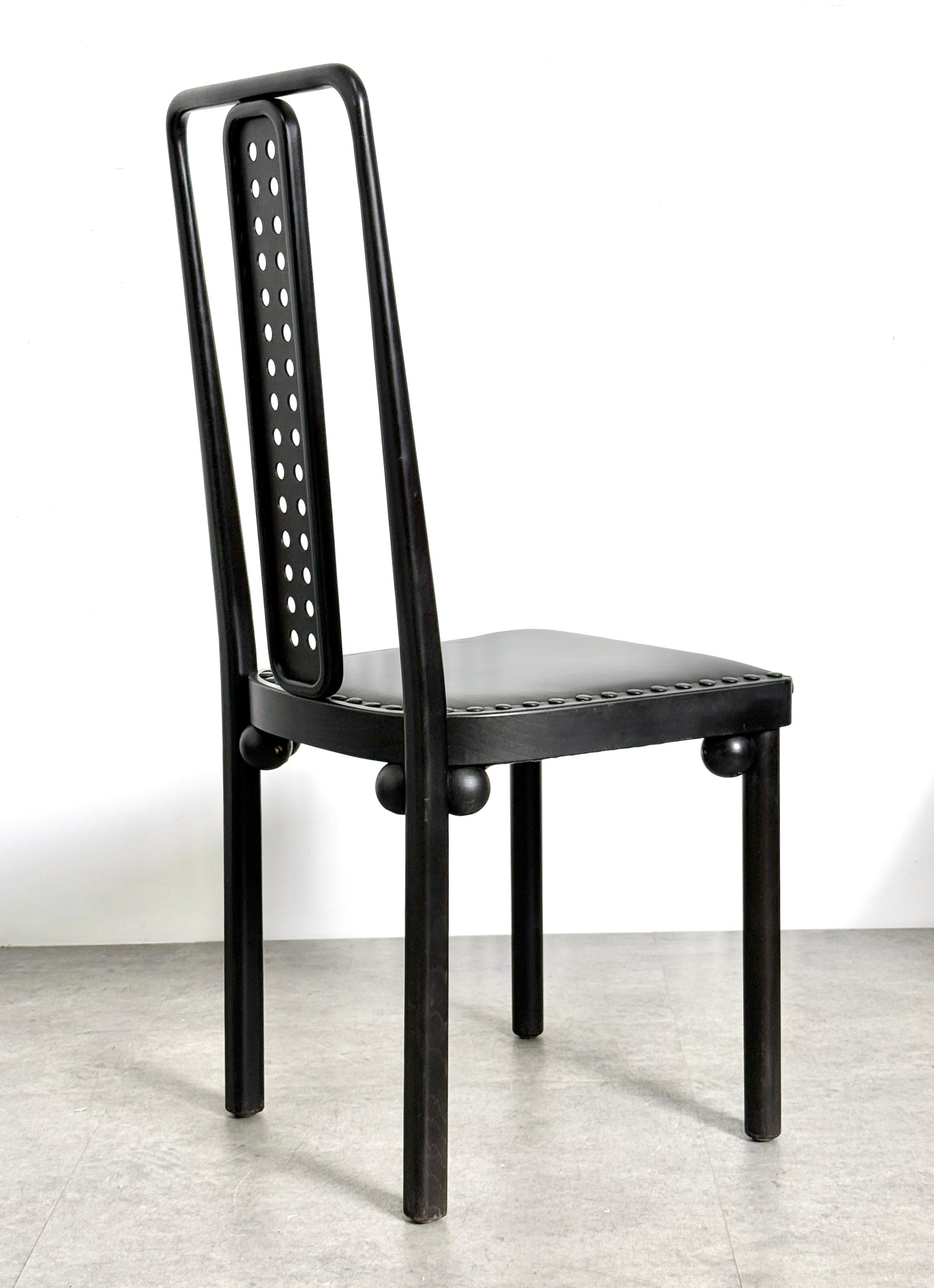 Fine XX secolo Set di sei sedie da pranzo modello 322 in bengala e pelle nera di Josef Hoffmann in vendita