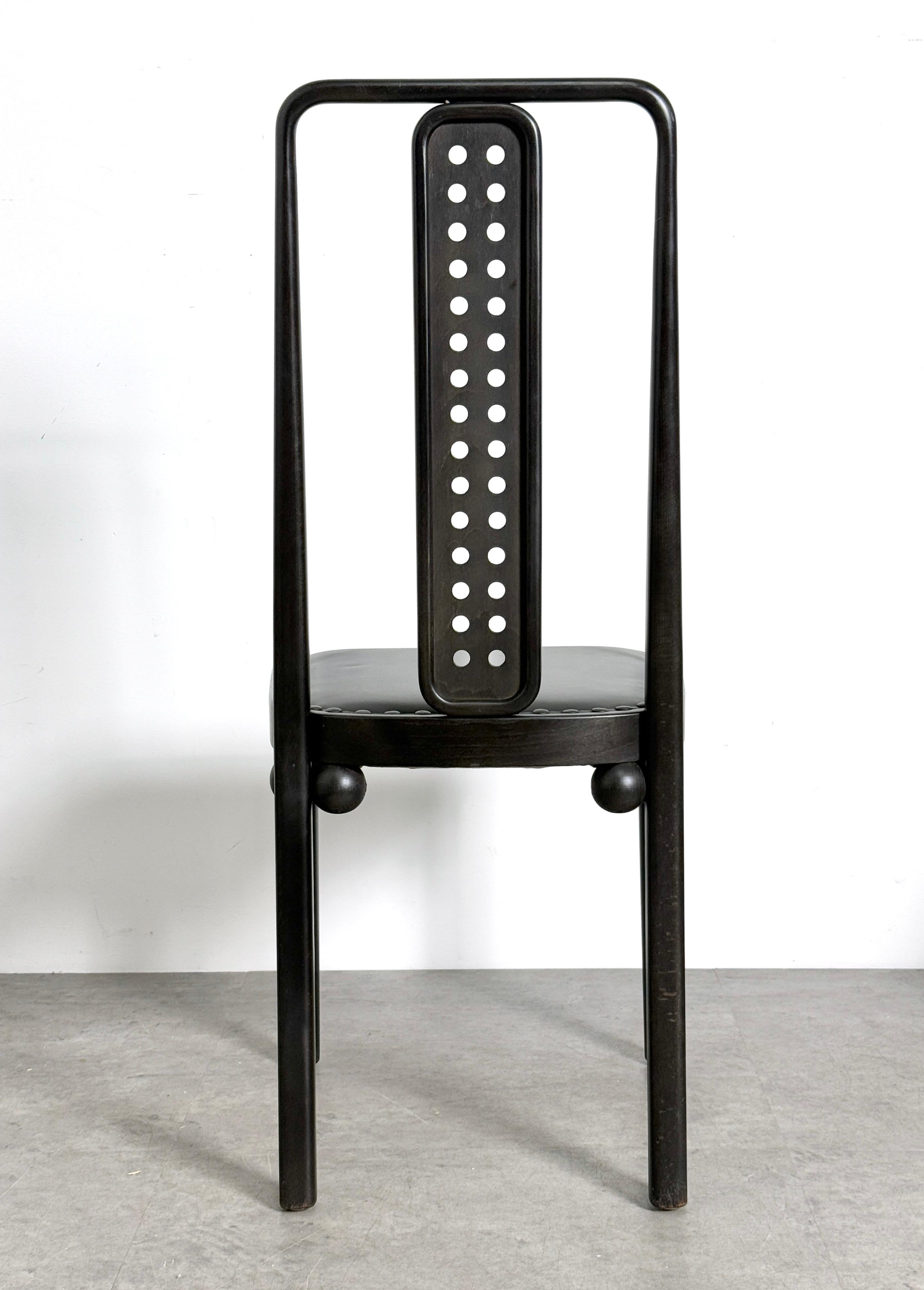 Pelle Set di sei sedie da pranzo modello 322 in bengala e pelle nera di Josef Hoffmann in vendita