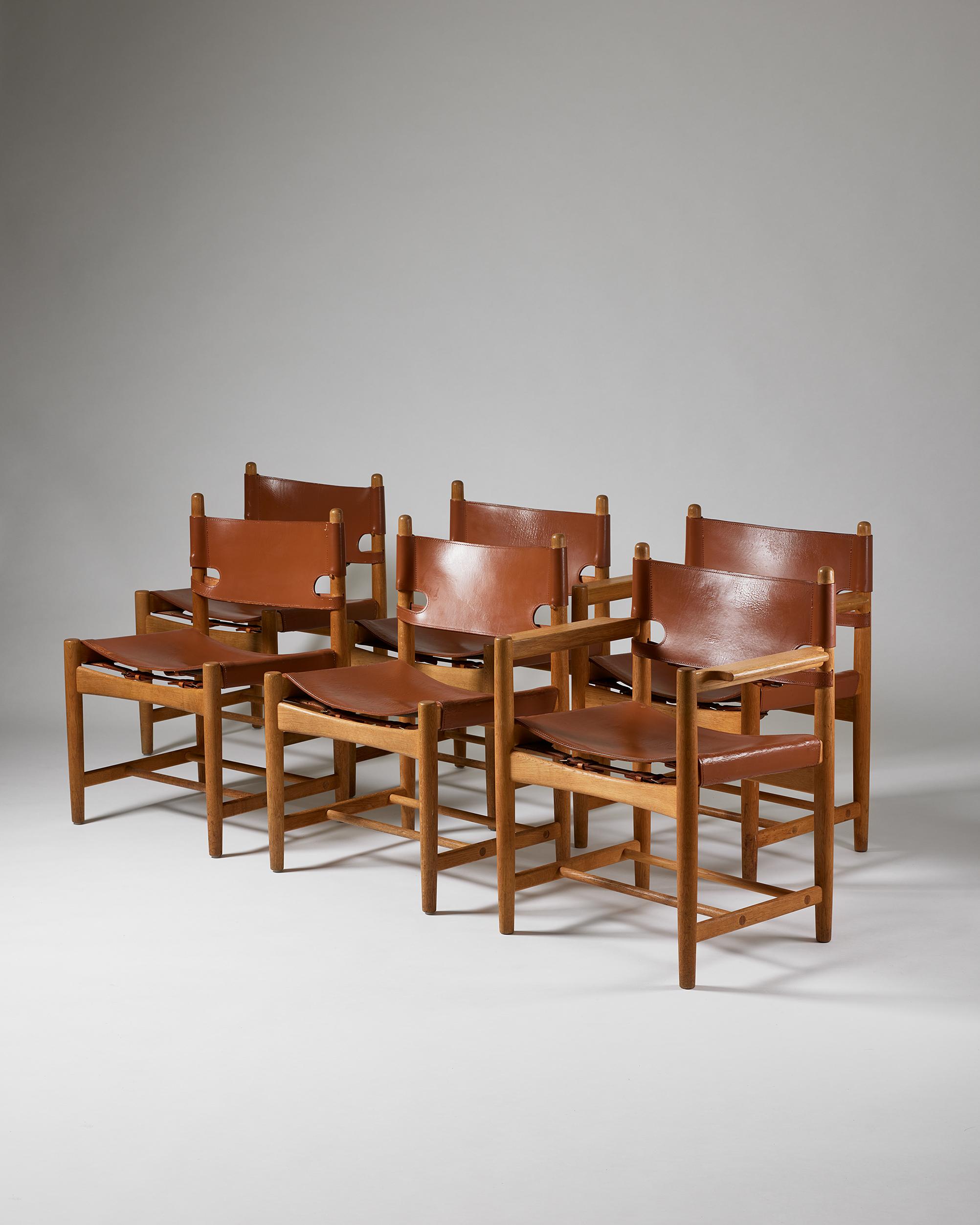 Set of six model 3238 ‘Spanish’ dining chairs designed by Borge Mogensen for Fredericia Stolefabrik,
Denmark, 1950s.

Oak and leather.

The set contains two armchairs and four dining chairs.

Measures : H: 48 cm
W: 55 cm
D: 82 cm
SH: 43