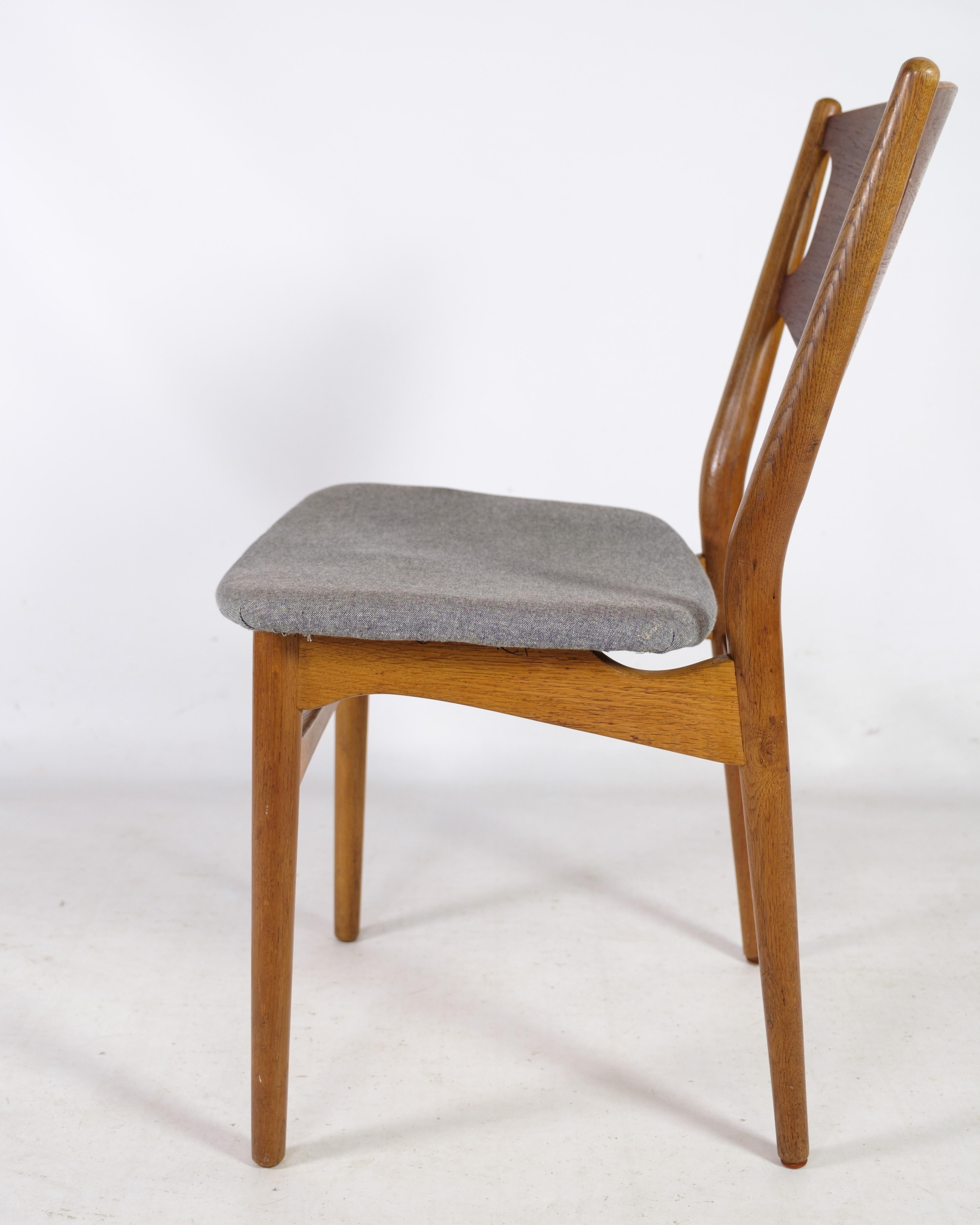 Set of Six, Model 42A, Designed by Helge Sibast, Oak & Teak, Gray Cushion, 1950s In Good Condition For Sale In Lejre, DK