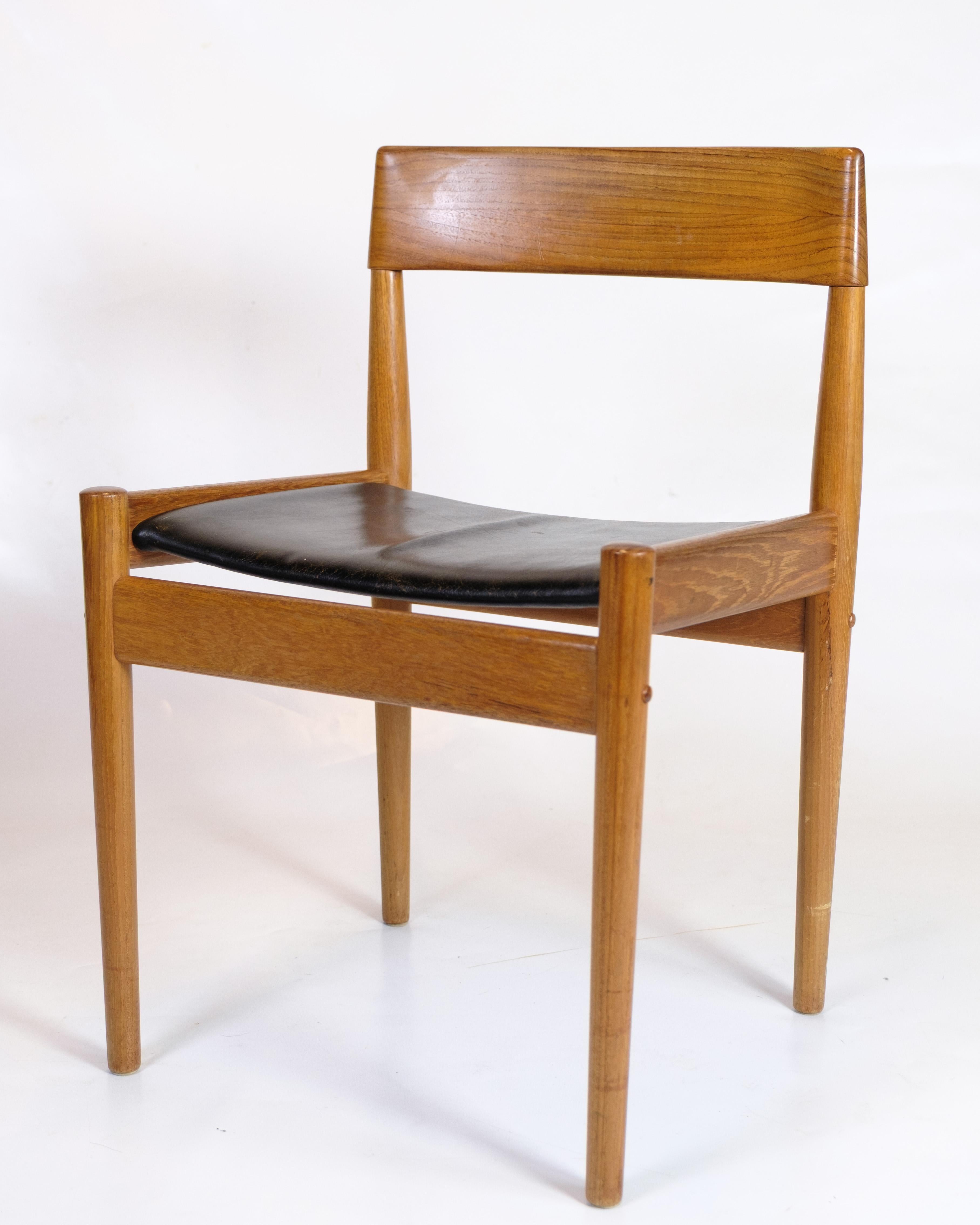 Set Of Six Model P H 3-2 Chairs By Grete Jalk In Teak & Black Leather seats For Sale 4