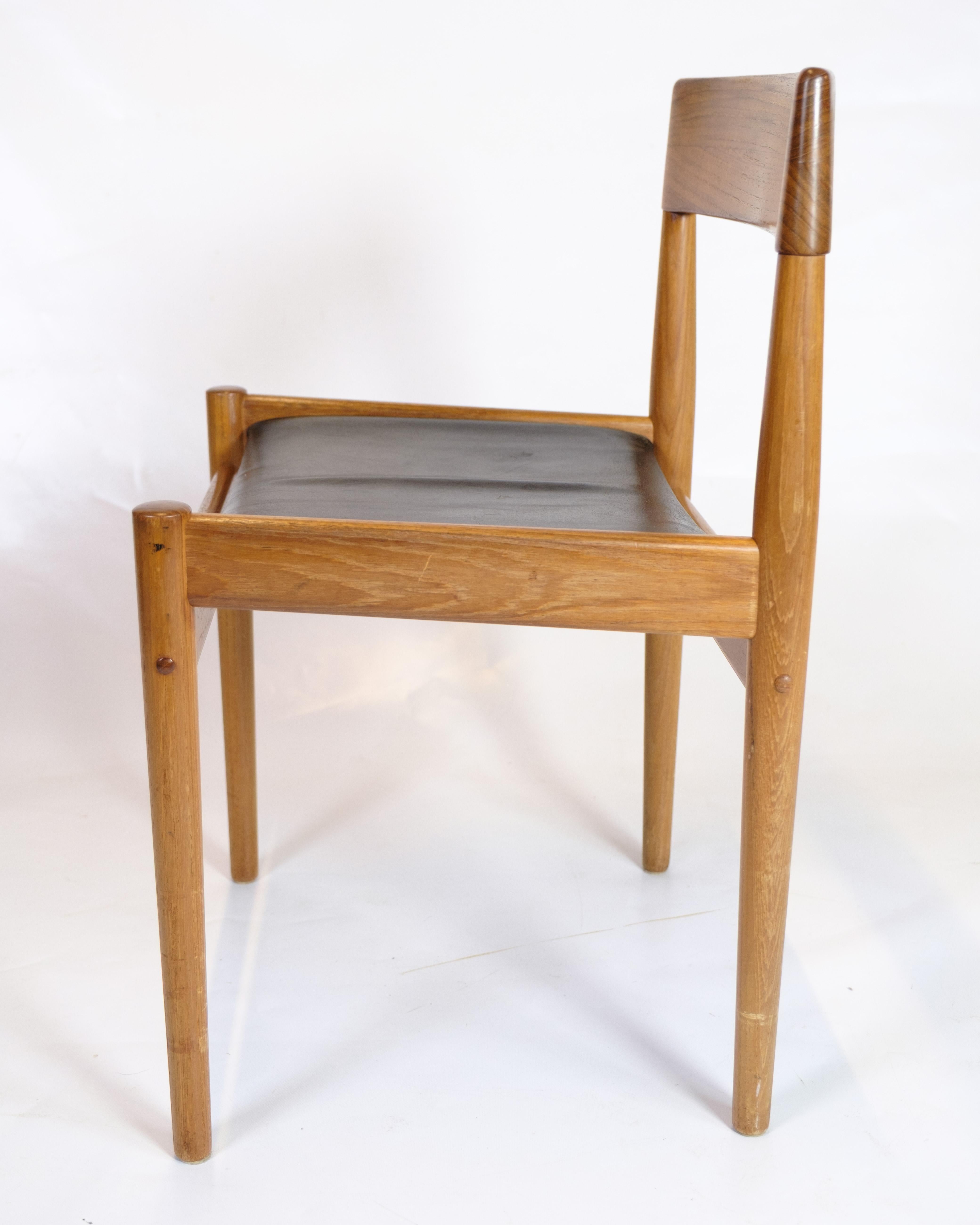 Set Of Six Model P H 3-2 Chairs By Grete Jalk In Teak & Black Leather seats For Sale 5