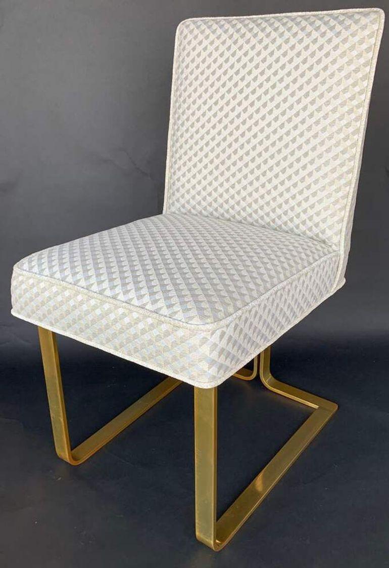Ensemble de six chaises modernes, Italie, années 1970
Cadre en aluminium avec finition dorée.