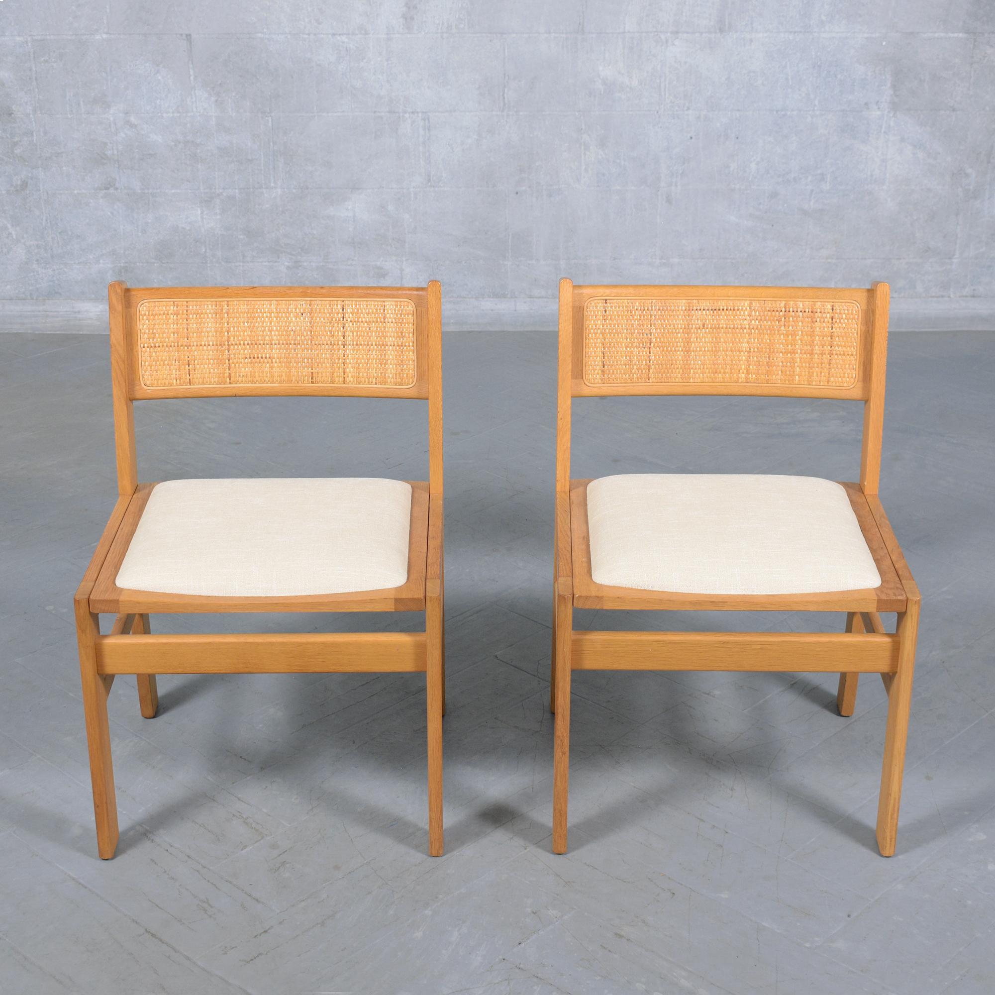 Danois Ensemble de six chaises de salle à manger danoises en teck de style Kurt Ostervig avec dossiers en rotin en vente