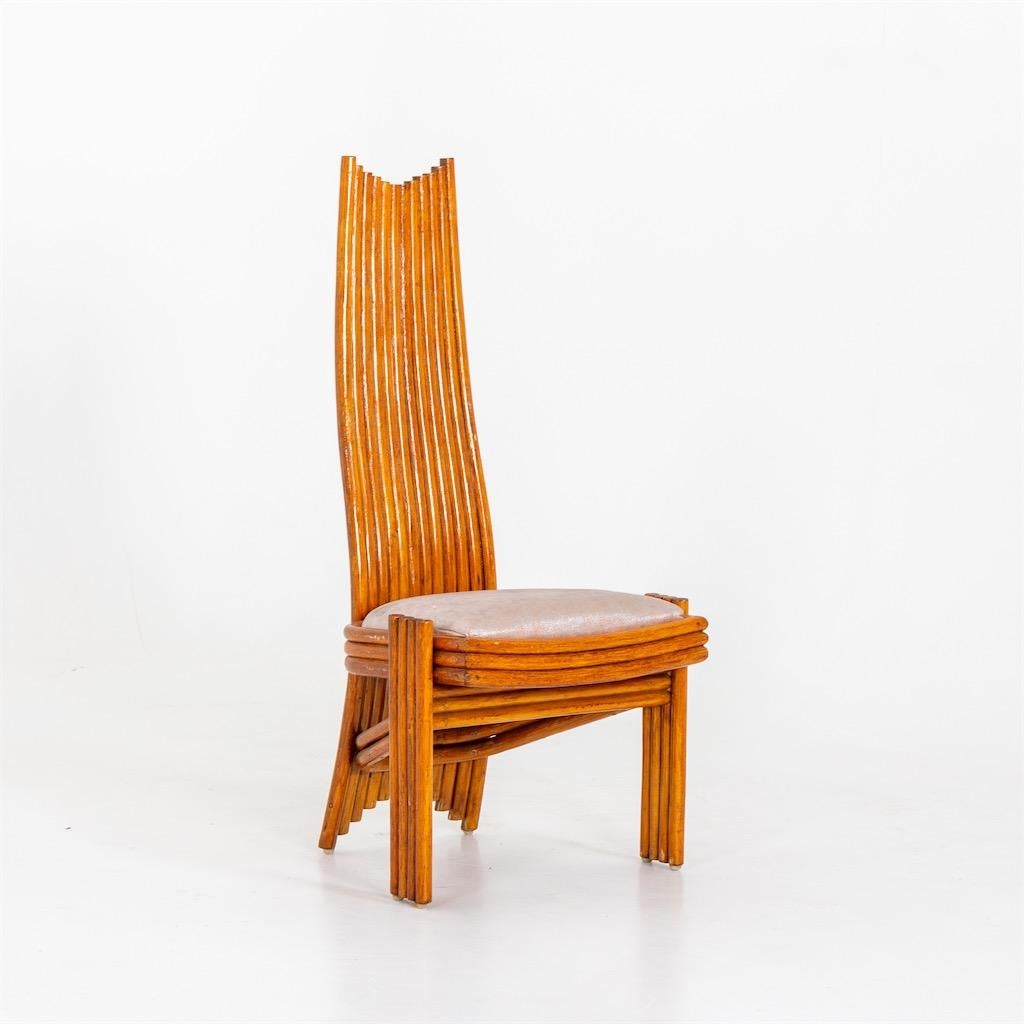Ensemble de six chaises de salle à manger modernes à dossier haut en vente 1