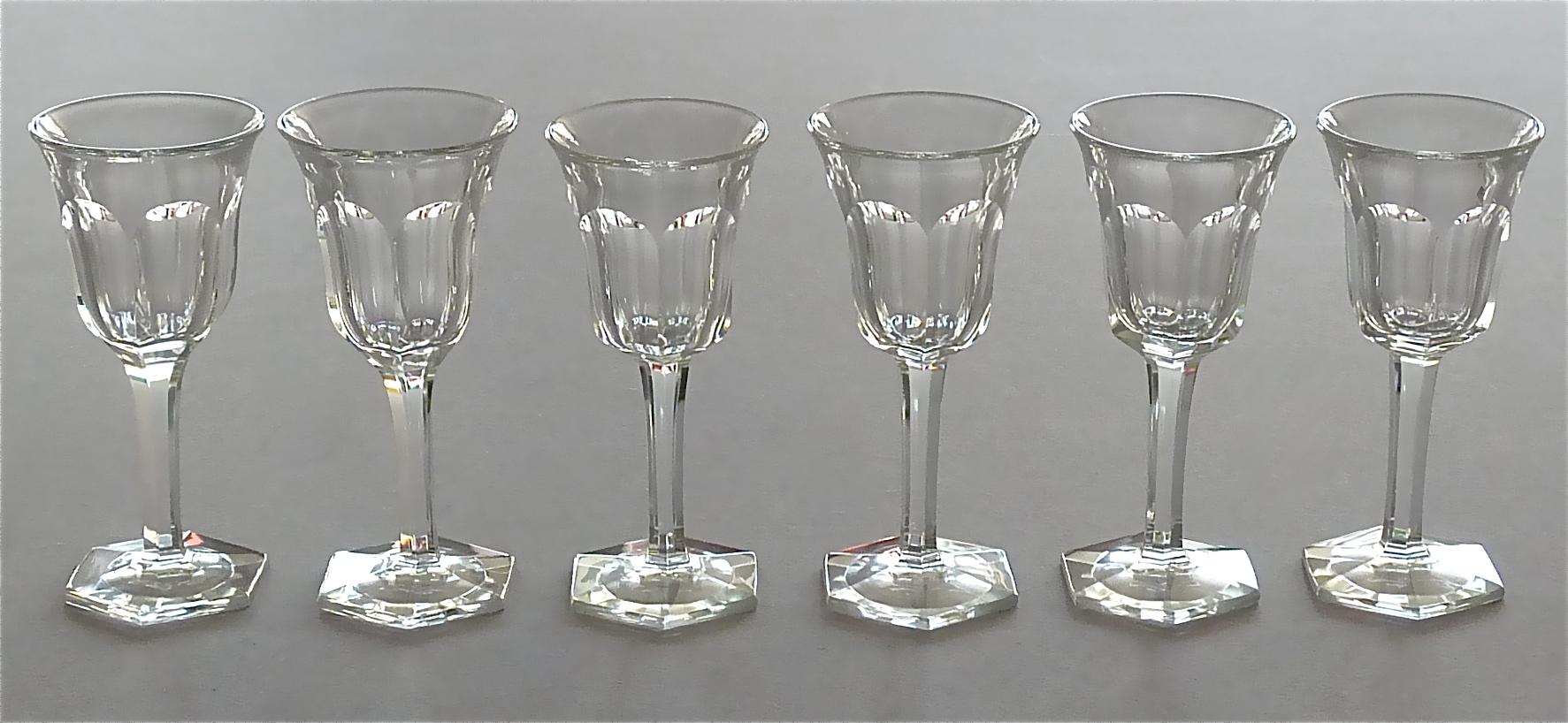 Set von sechs Moser Art Deco facettierten Kristallschliff-Likörgläsern im Baccarat-Stil 1920 (Art déco) im Angebot