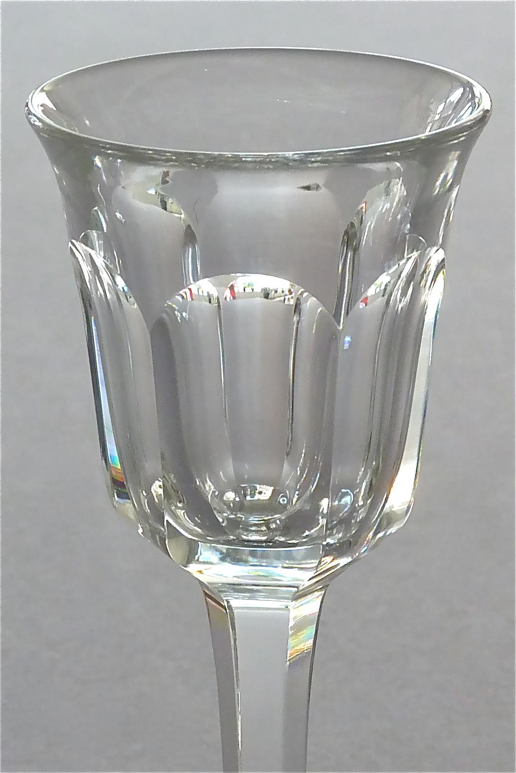 Facetté Ensemble de six verres à liqueur Moser Art Déco en cristal taillé à facettes de style Baccarat 1920 en vente