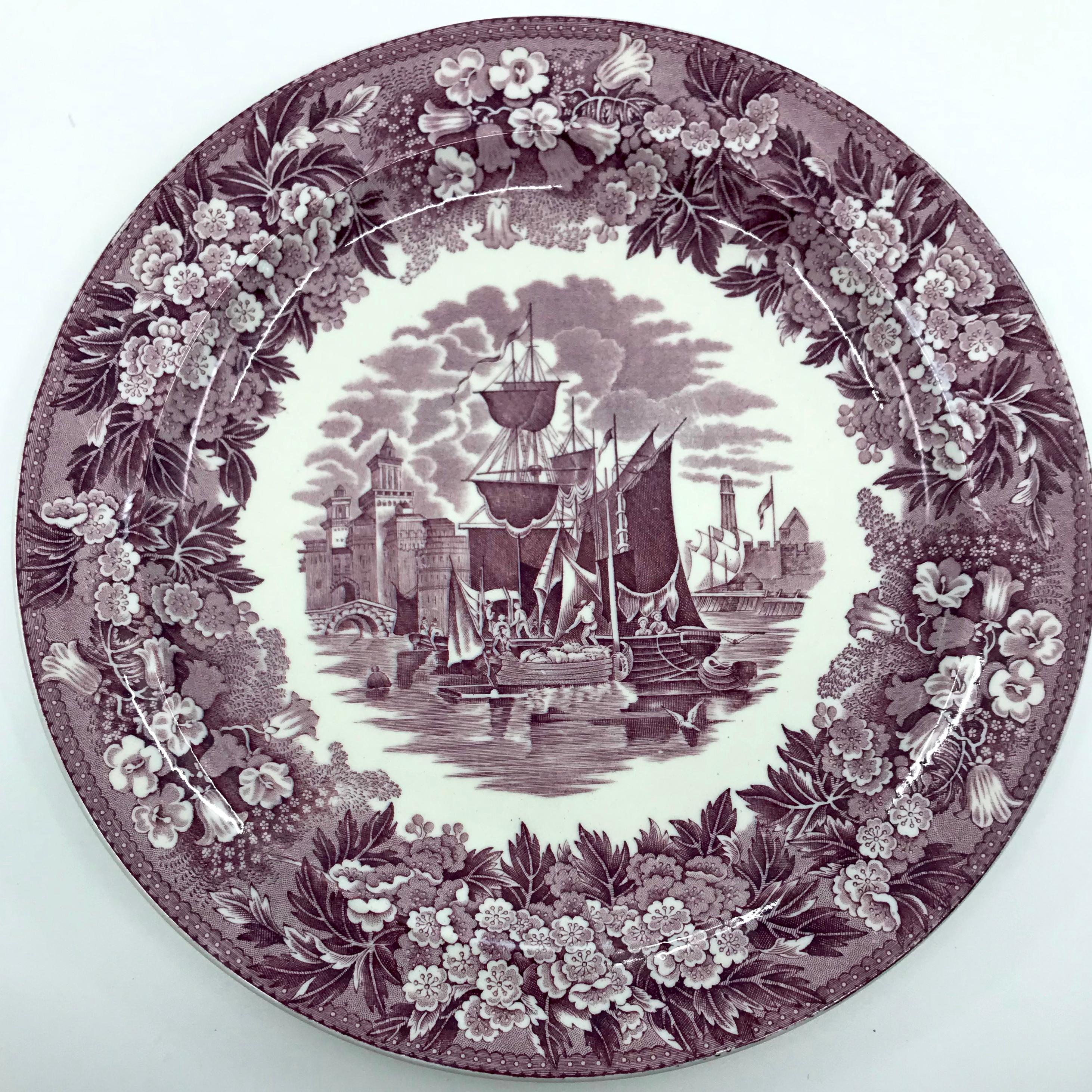 Set of six Wedgwood Ferrara plates. Six vintage plates in mulberry purple Ferrara pattern with impressed marks for Wedgwood. England, 1947. 
Dimension: 10