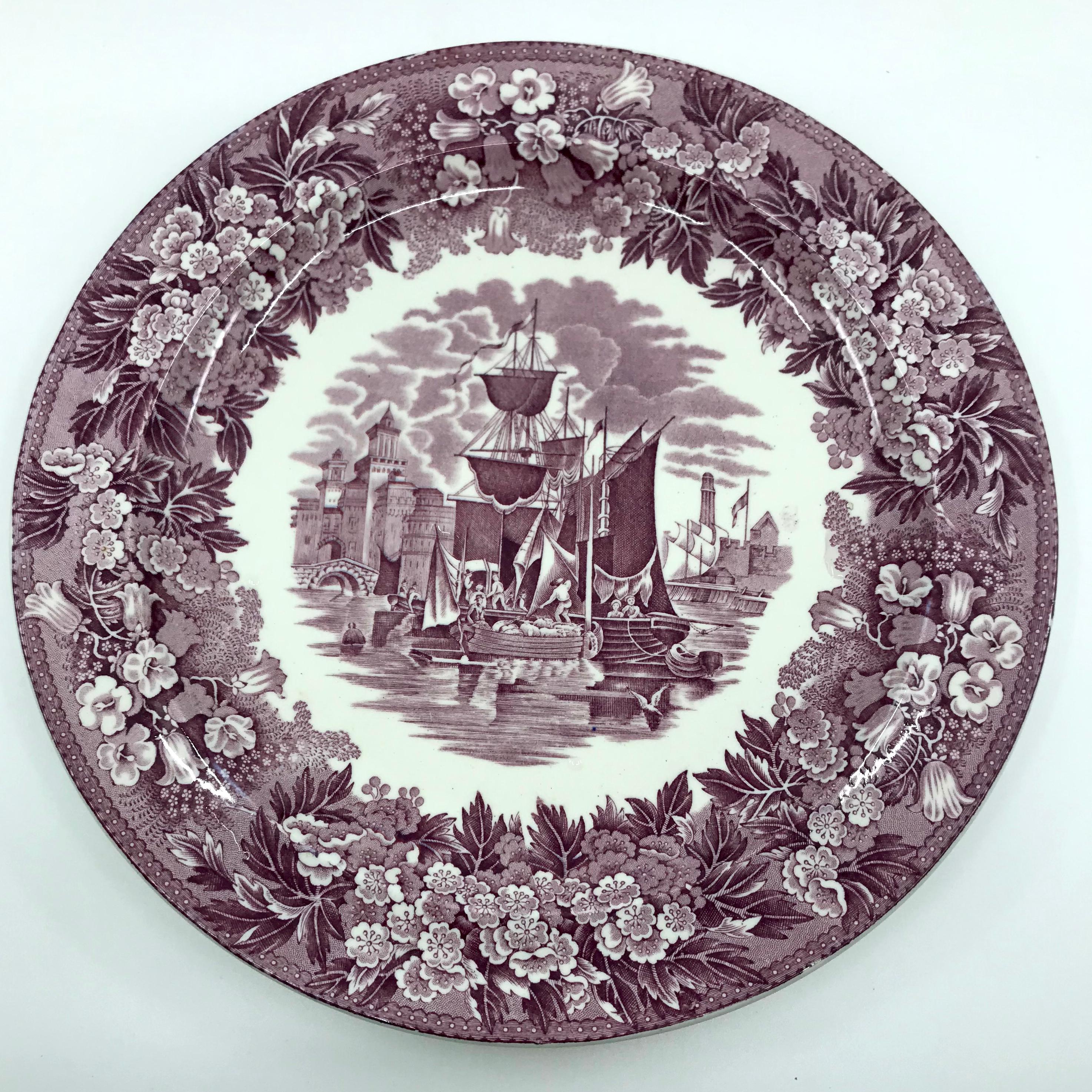 Set of Six Mulberry Purple Wedgwood Ferrara Plates In Good Condition For Sale In New York, NY