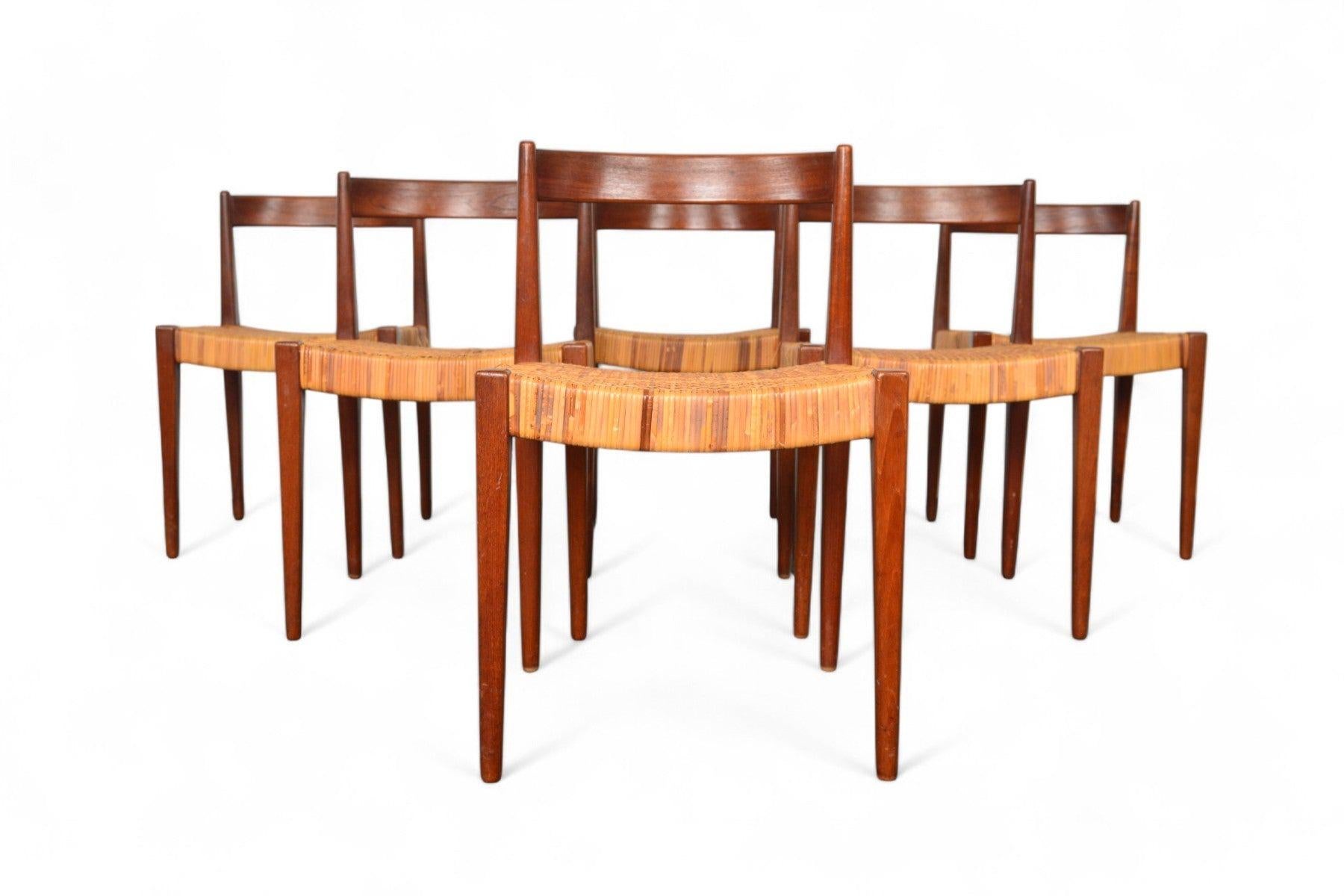 Origine : Danemark
Concepteur : Nanna Ditzel
Fabricant : Kolds Savvaerk Danemark
Époque : 1955
Matériaux : Teck, canne
Dimensions : 17.25