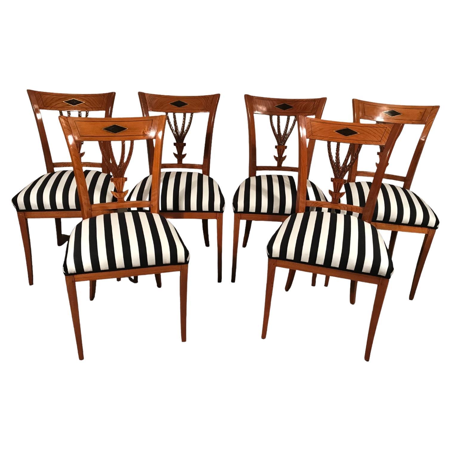 Ensemble de six chaises de salle à manger néoclassiques, Allemagne, 1810-30 en vente