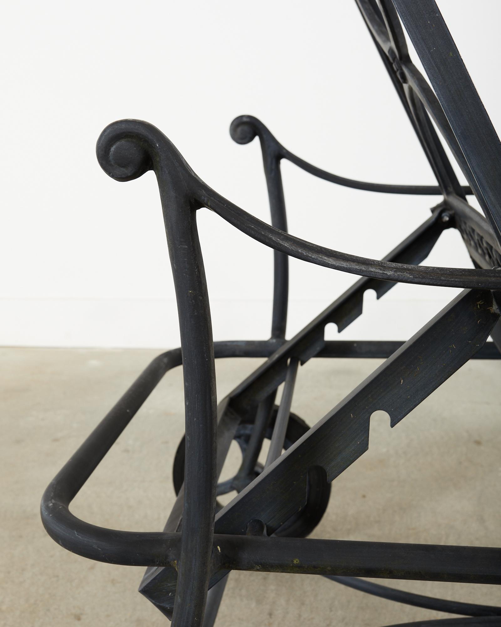 Satz von sechs Garten-Sesseln aus Aluminium im neoklassischen Stil im Angebot 7