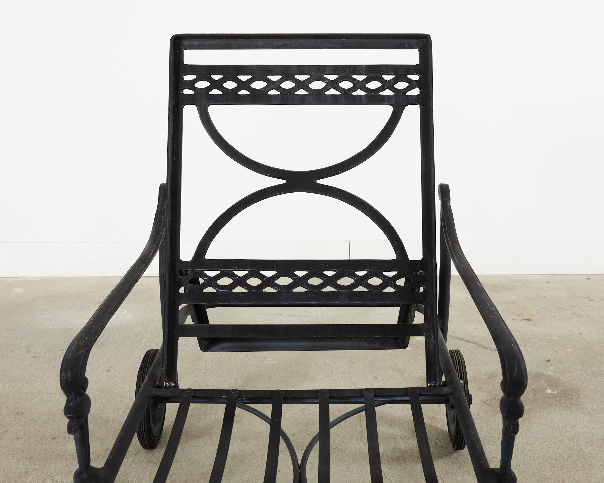Satz von sechs Garten-Sesseln aus Aluminium im neoklassischen Stil im Angebot 10