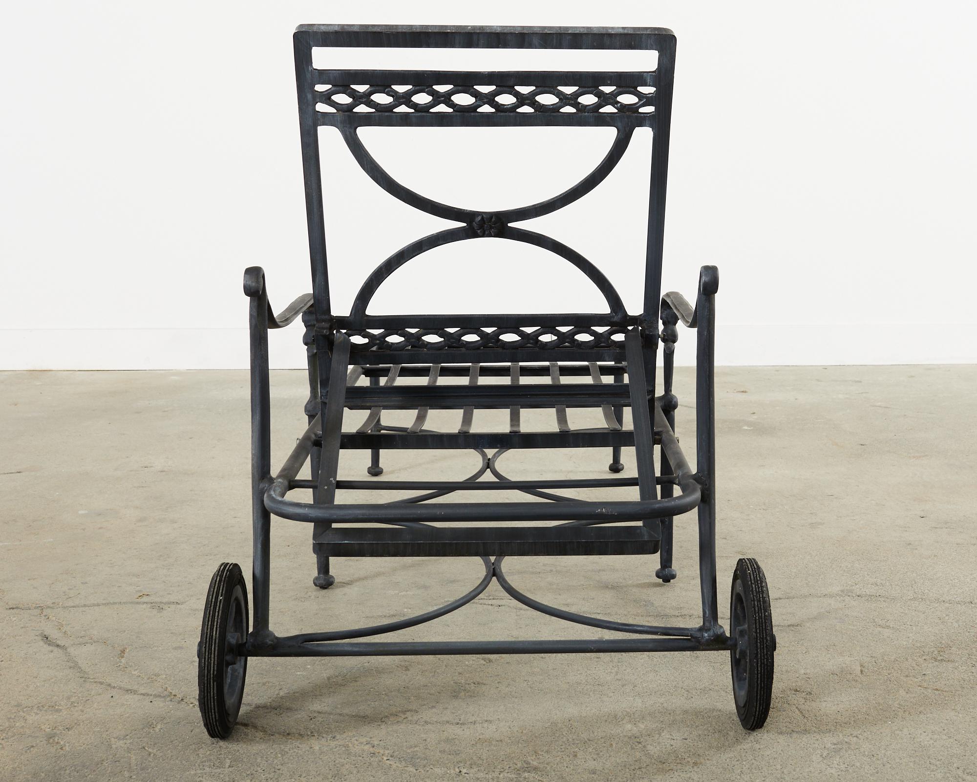 Satz von sechs Garten-Sesseln aus Aluminium im neoklassischen Stil im Angebot 13