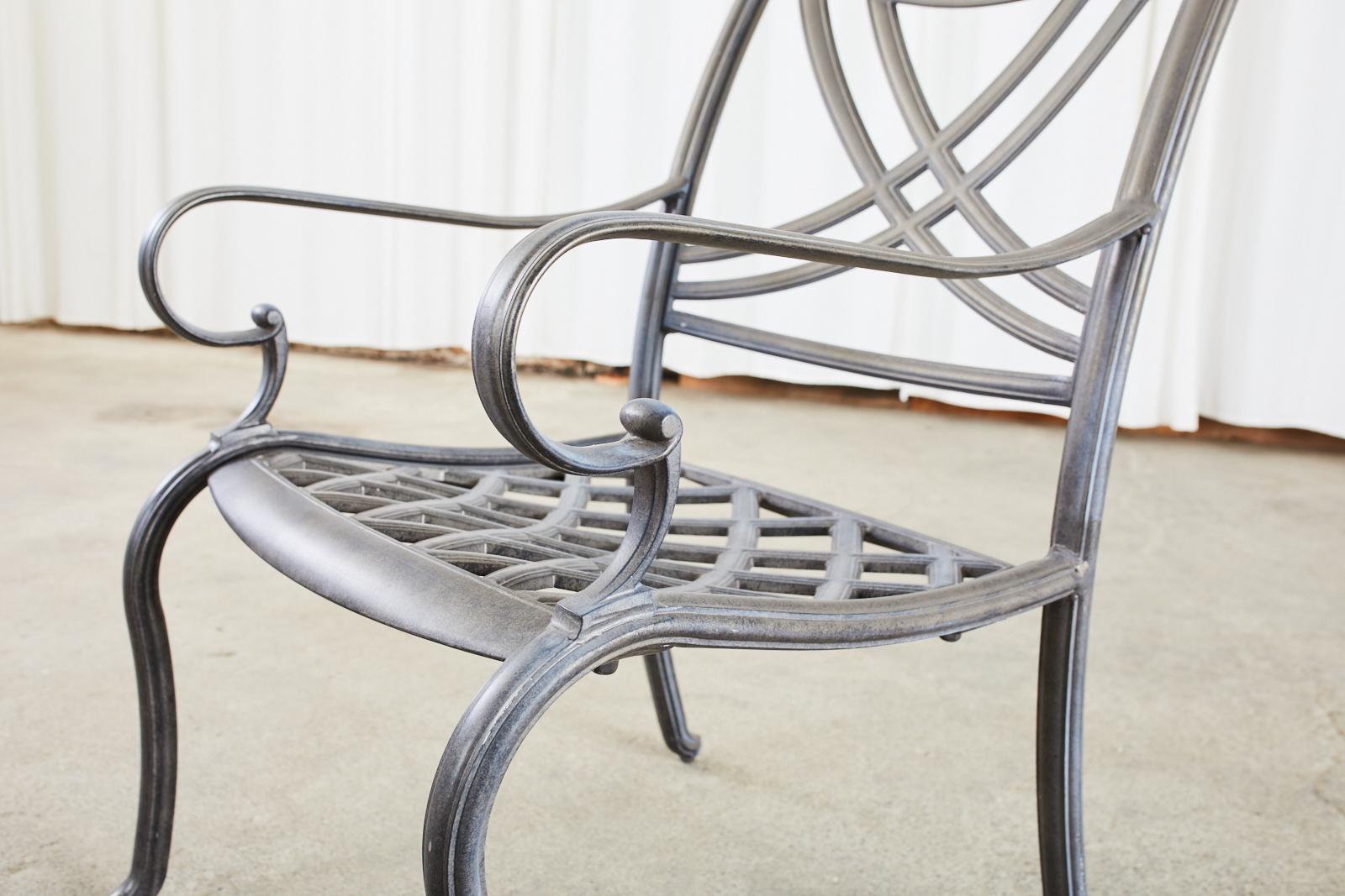 Satz von sechs Garten-Esszimmerstühlen aus Aluminium im neoklassischen Stil im Angebot 7