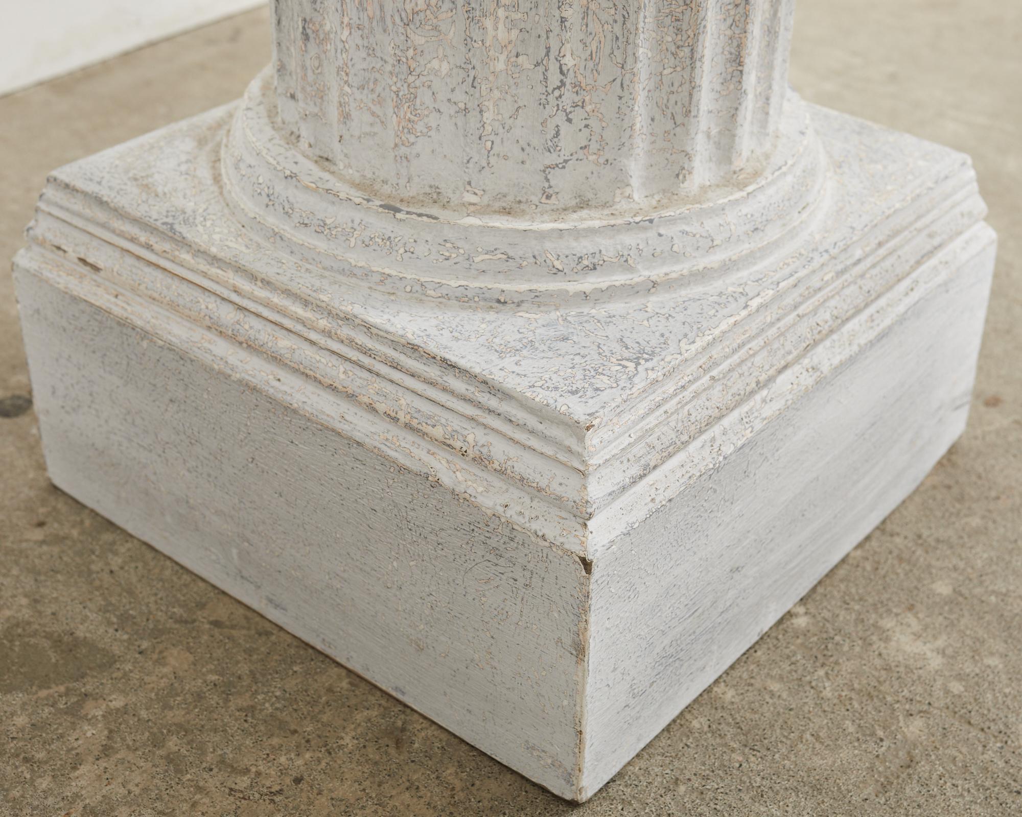 Set von sechs geriffelten Zinksäulen im neoklassischen Stil im Angebot 4