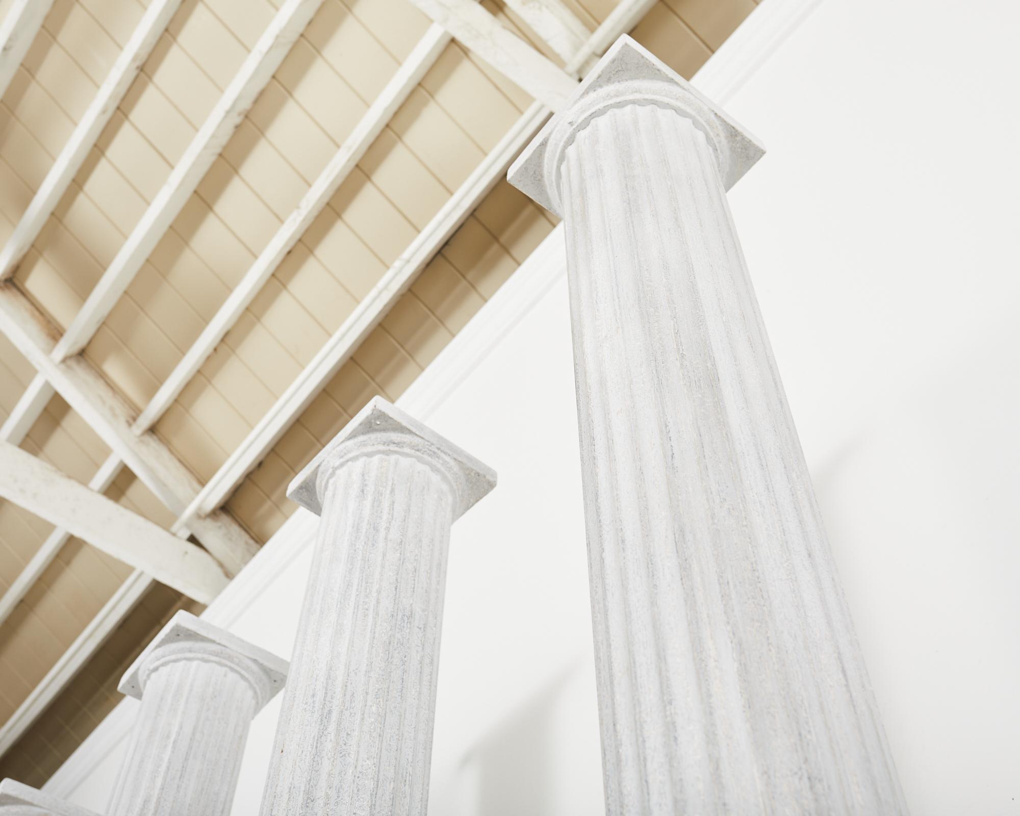 Set von sechs geriffelten Zinksäulen im neoklassischen Stil im Angebot 7